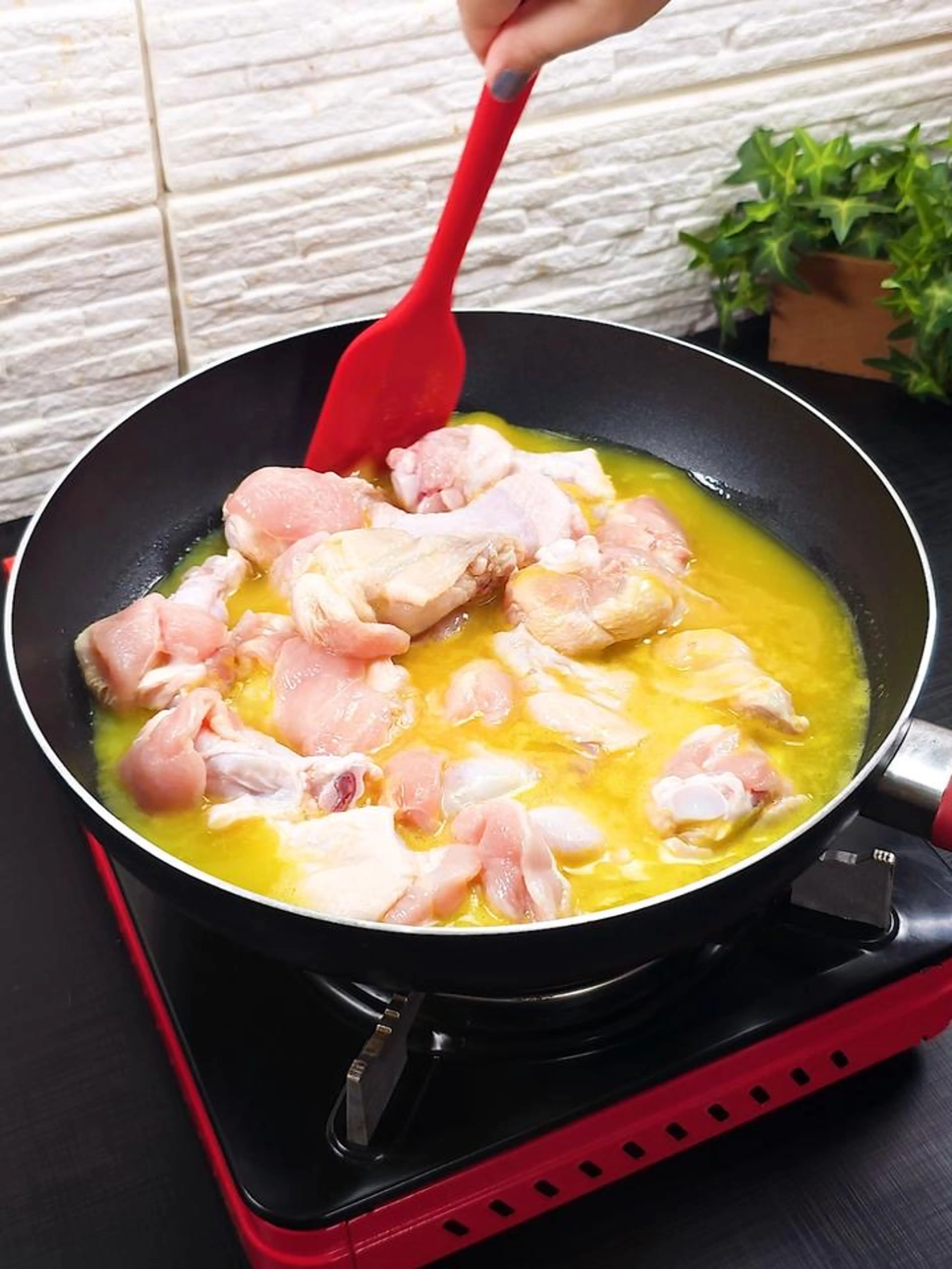 Don’t Fry This Chicken, Simmer It in Orange Juice Instead, a