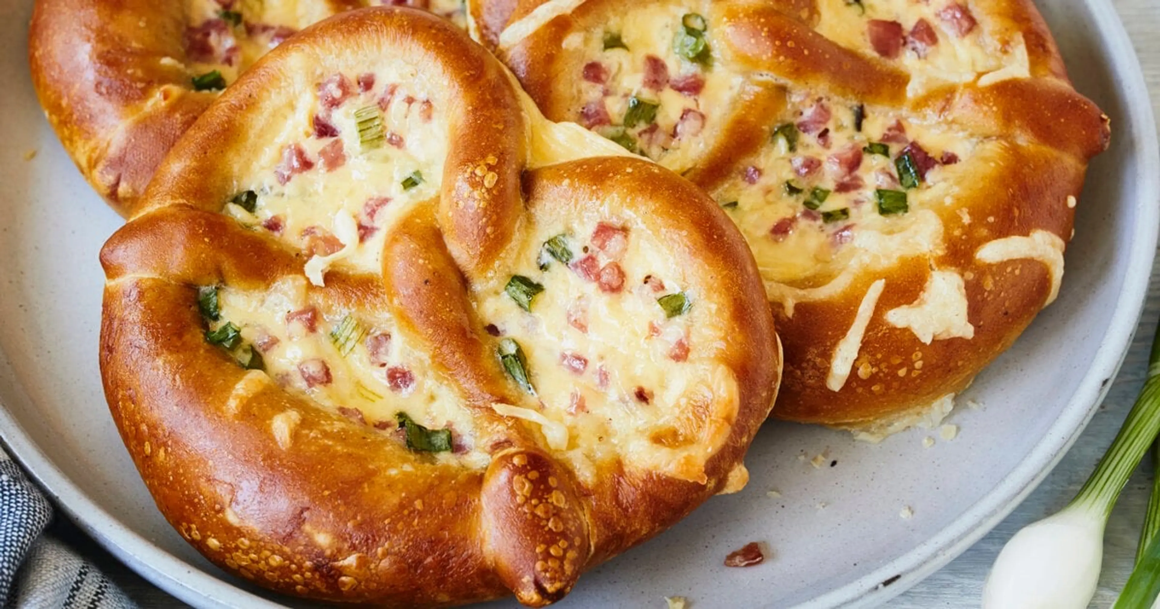 Flammkuchen-Brezeln - der ultimative Party-Snack
