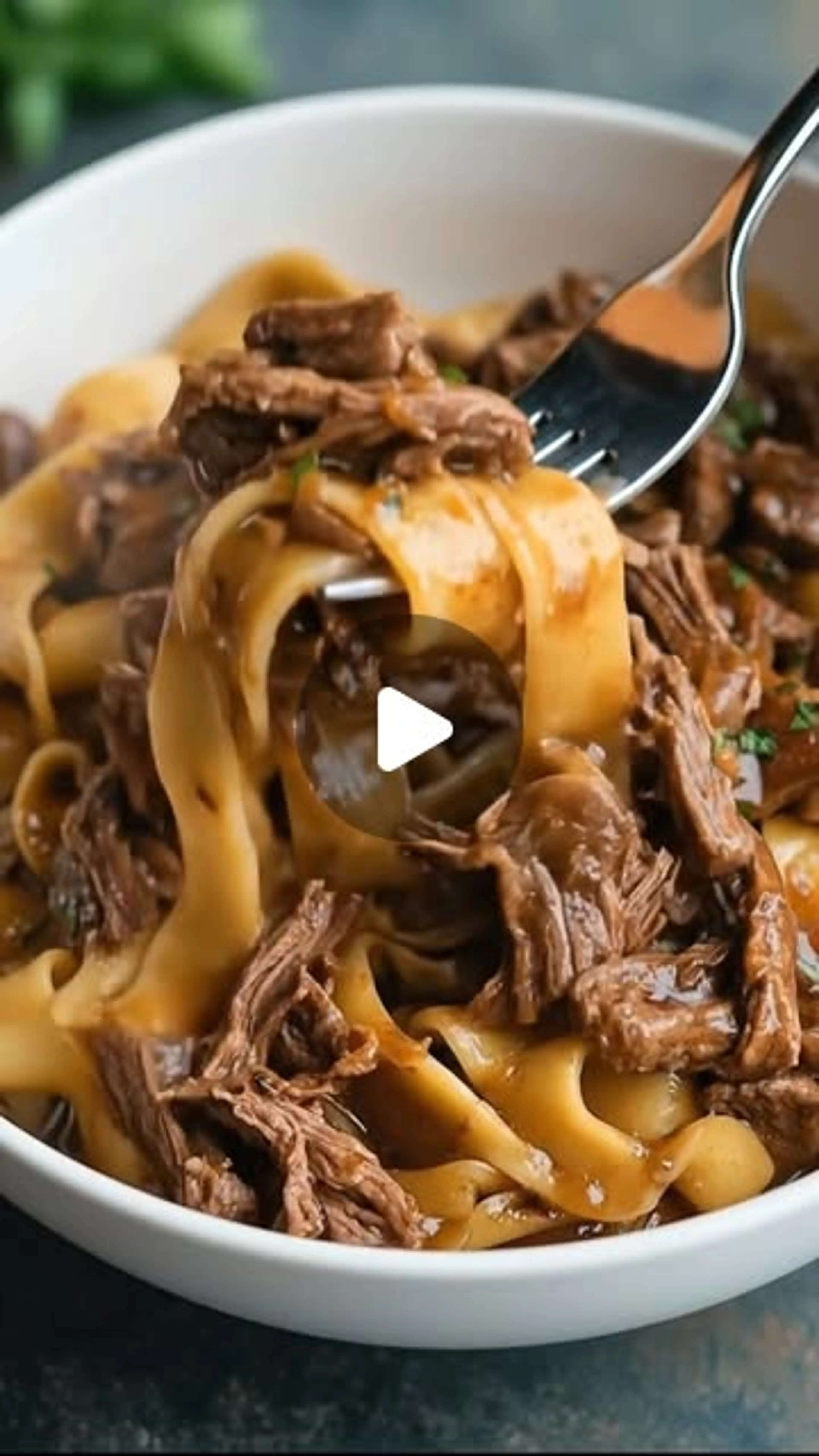 Slow Cooker Beef and Noodles