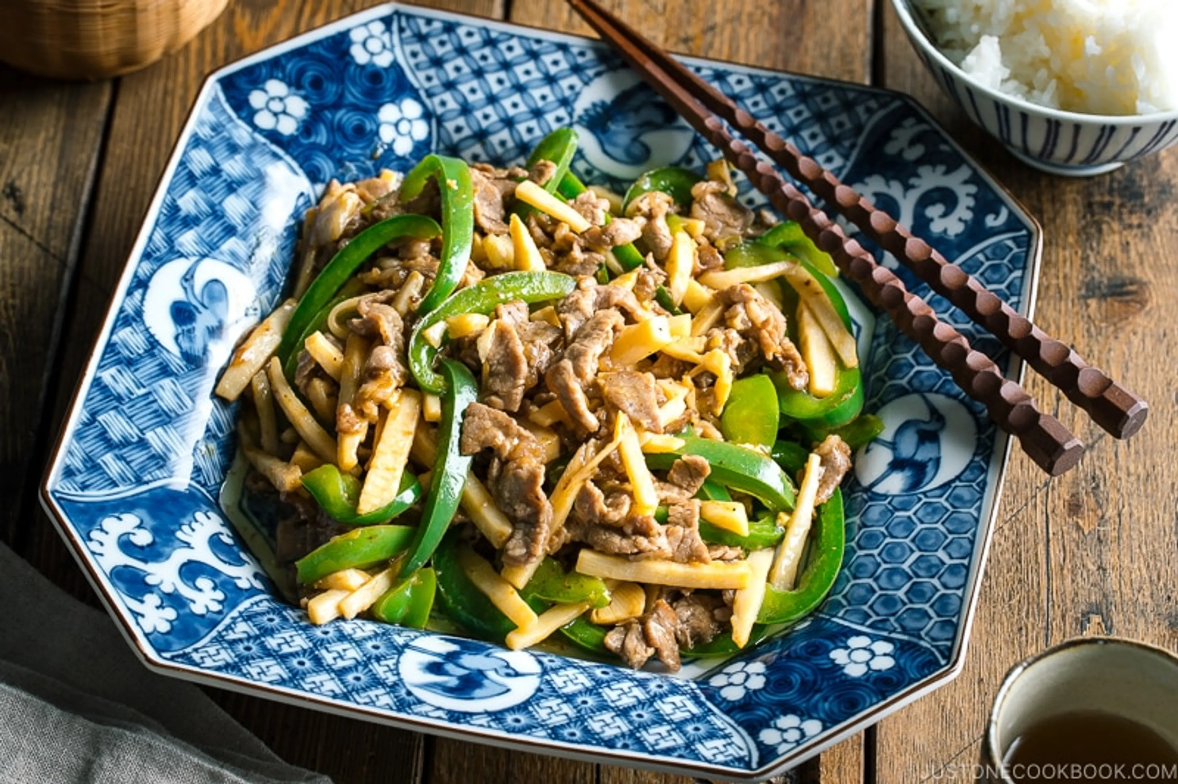 Beef and Green Pepper Stir Fry (Chinjao Rosu)