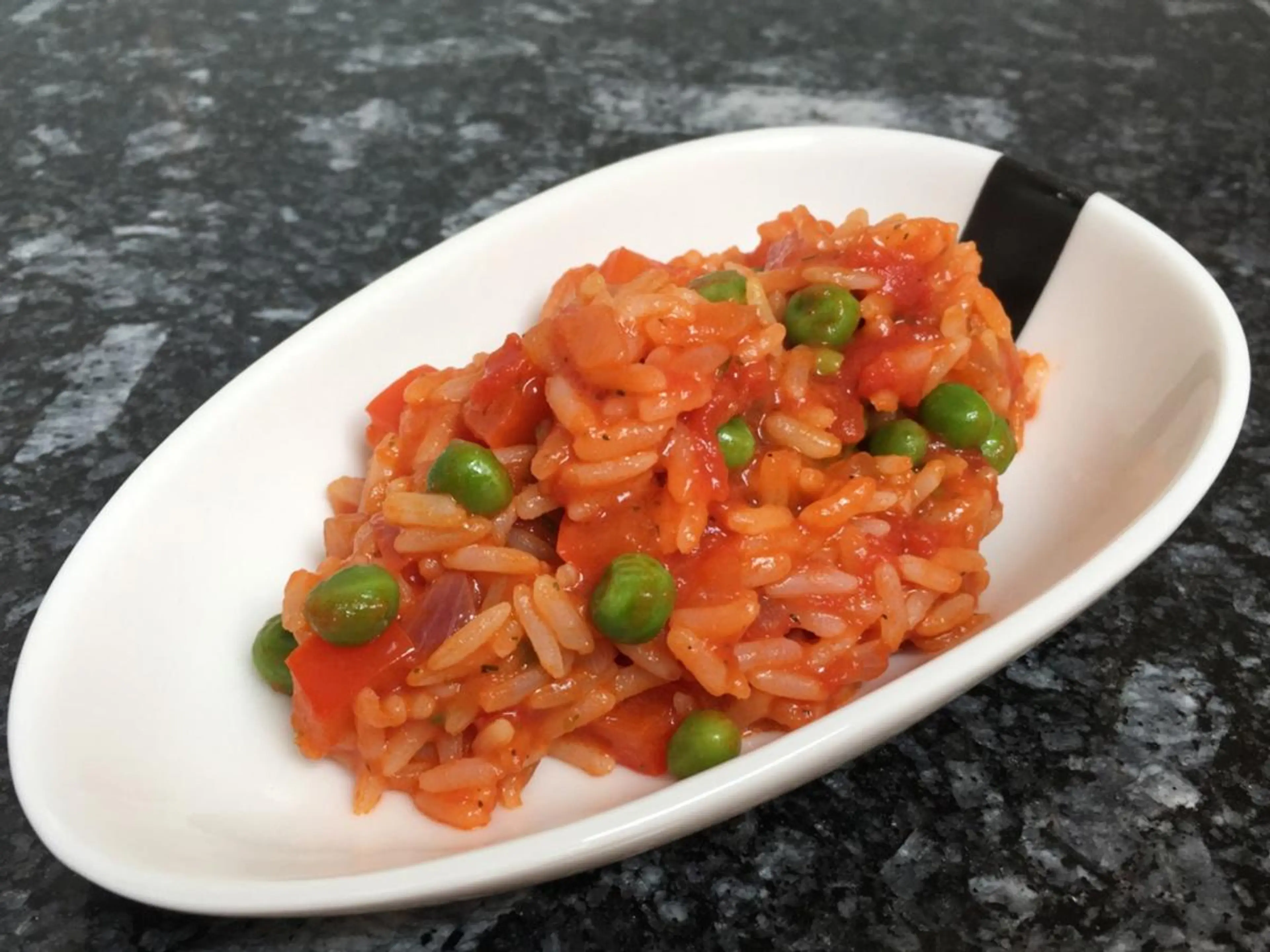 Tomaten-Paprika-Reis mit Erbsen
