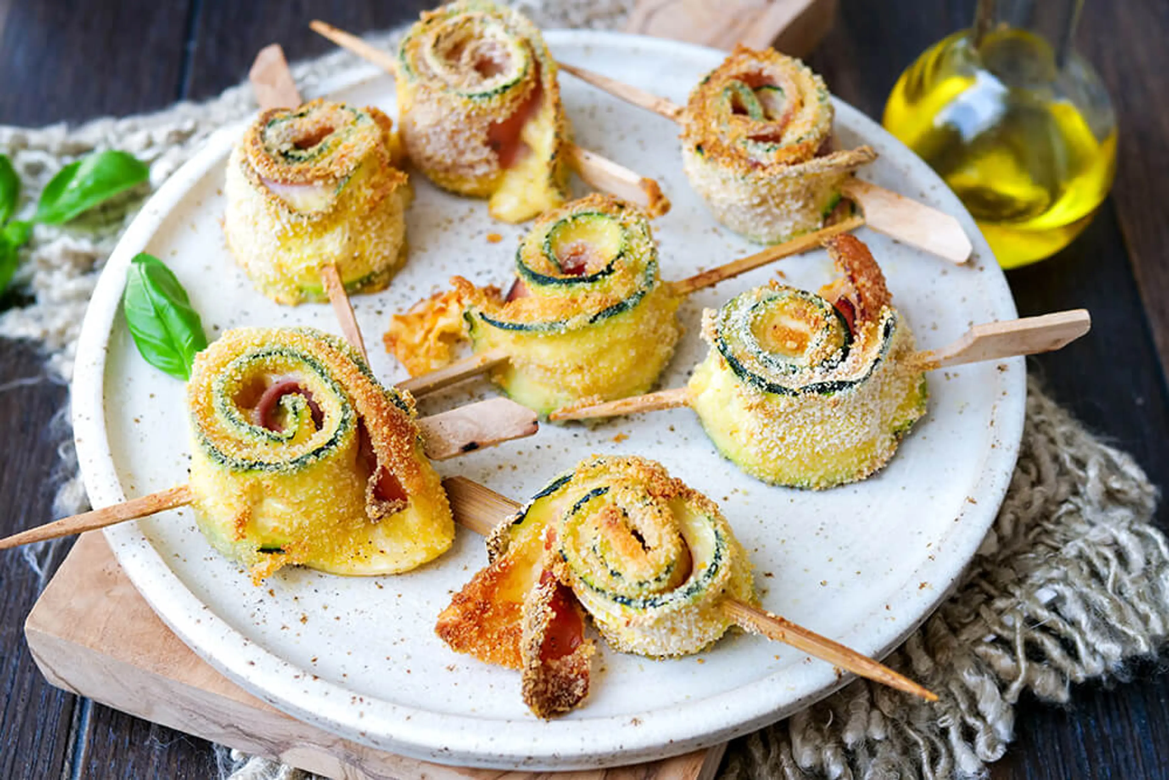 Knusprige Zucchiniröllchen