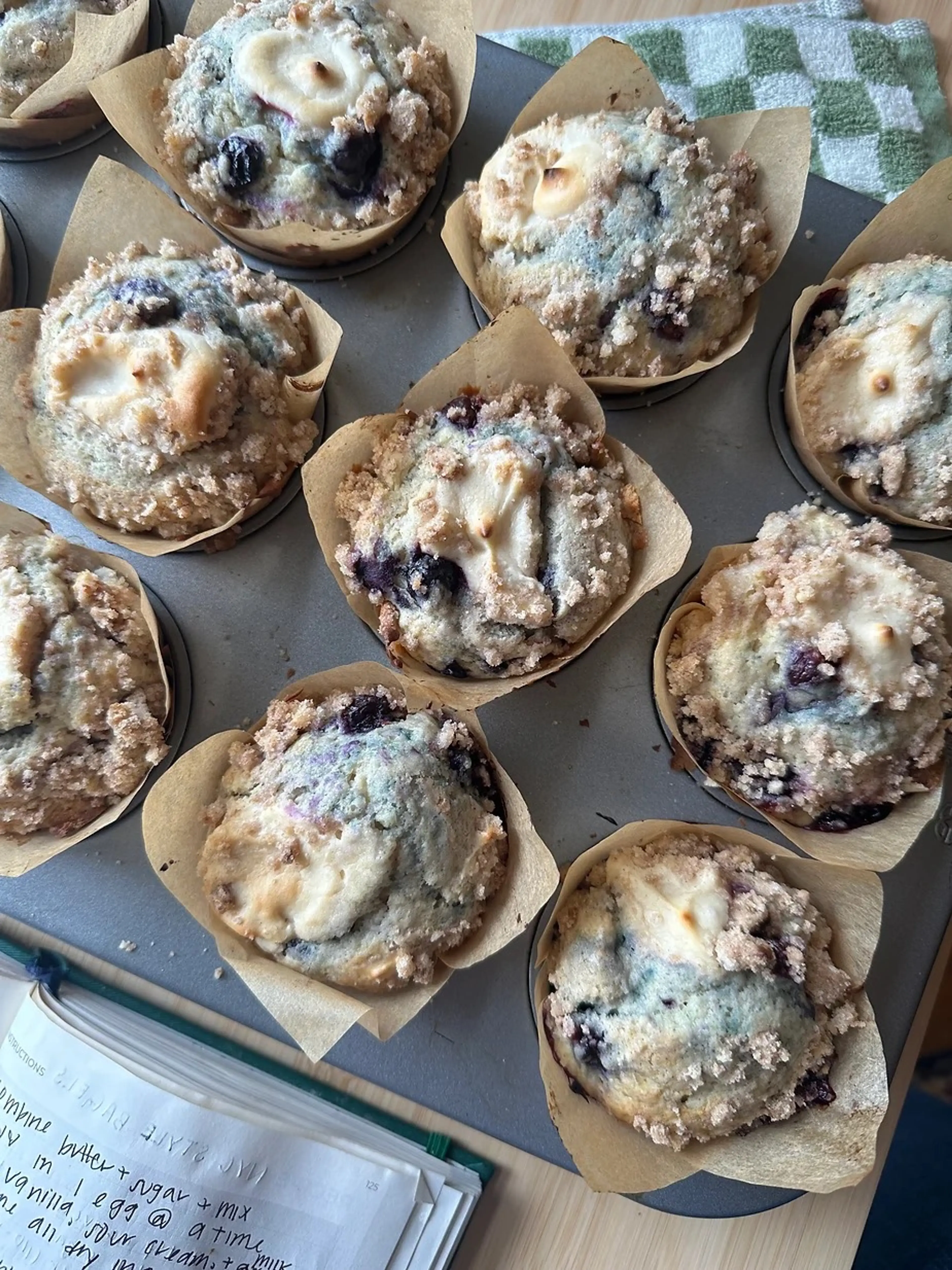 Cheesecake Stuffed Blueberry Crumble Muffins