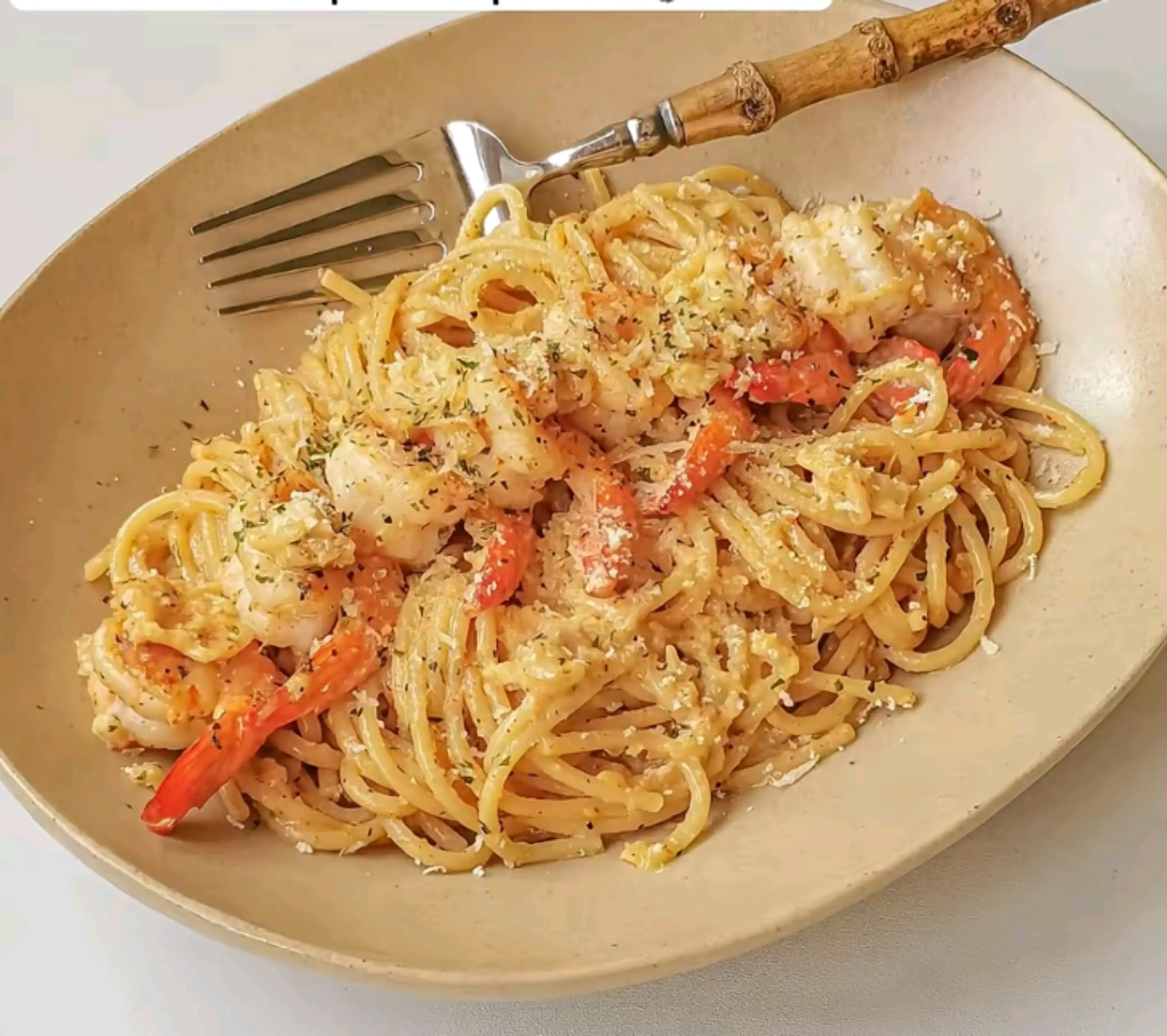 Garlic butter prawn pasta