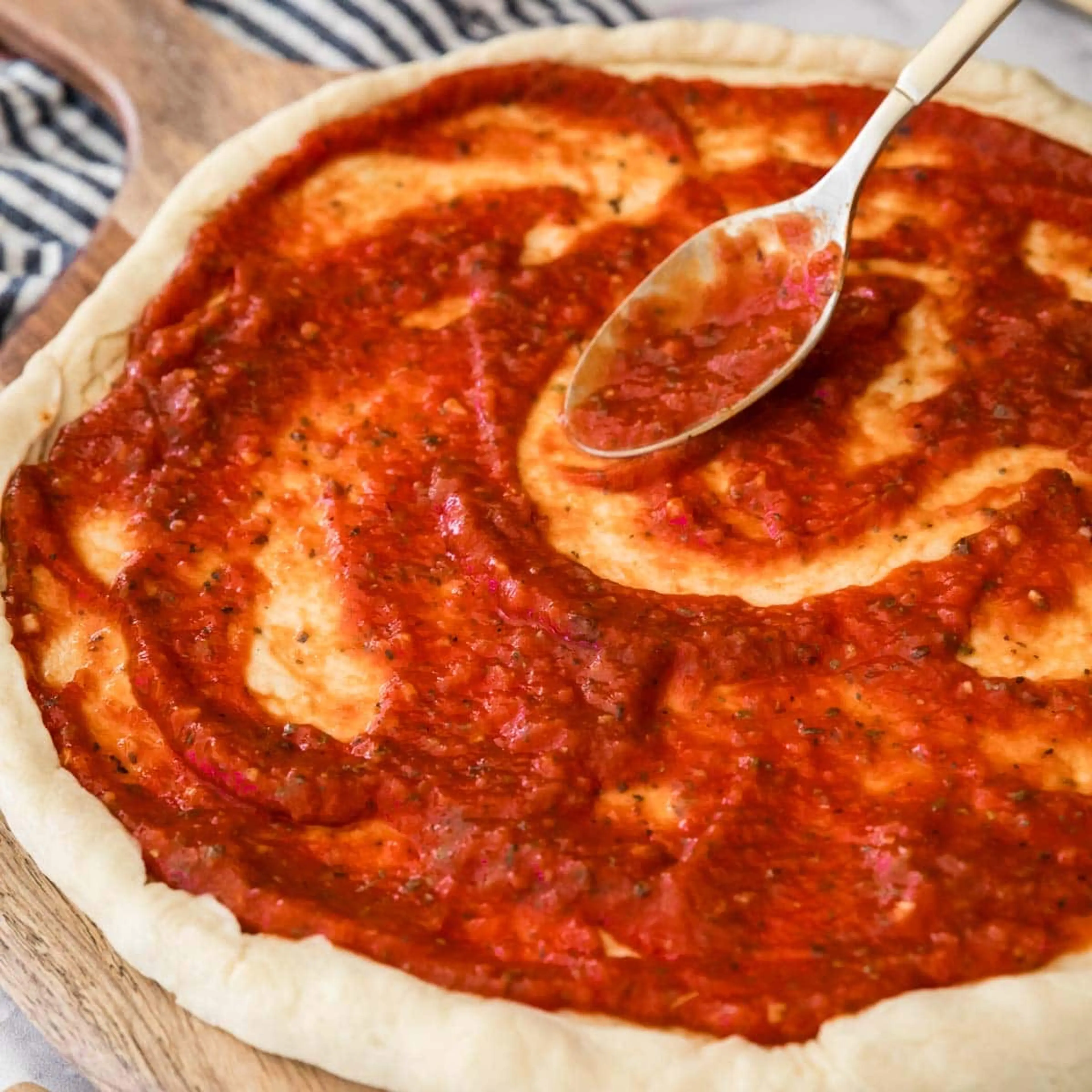Homemade Pizza Sauce Recipe (Easy, No-Cook!)
