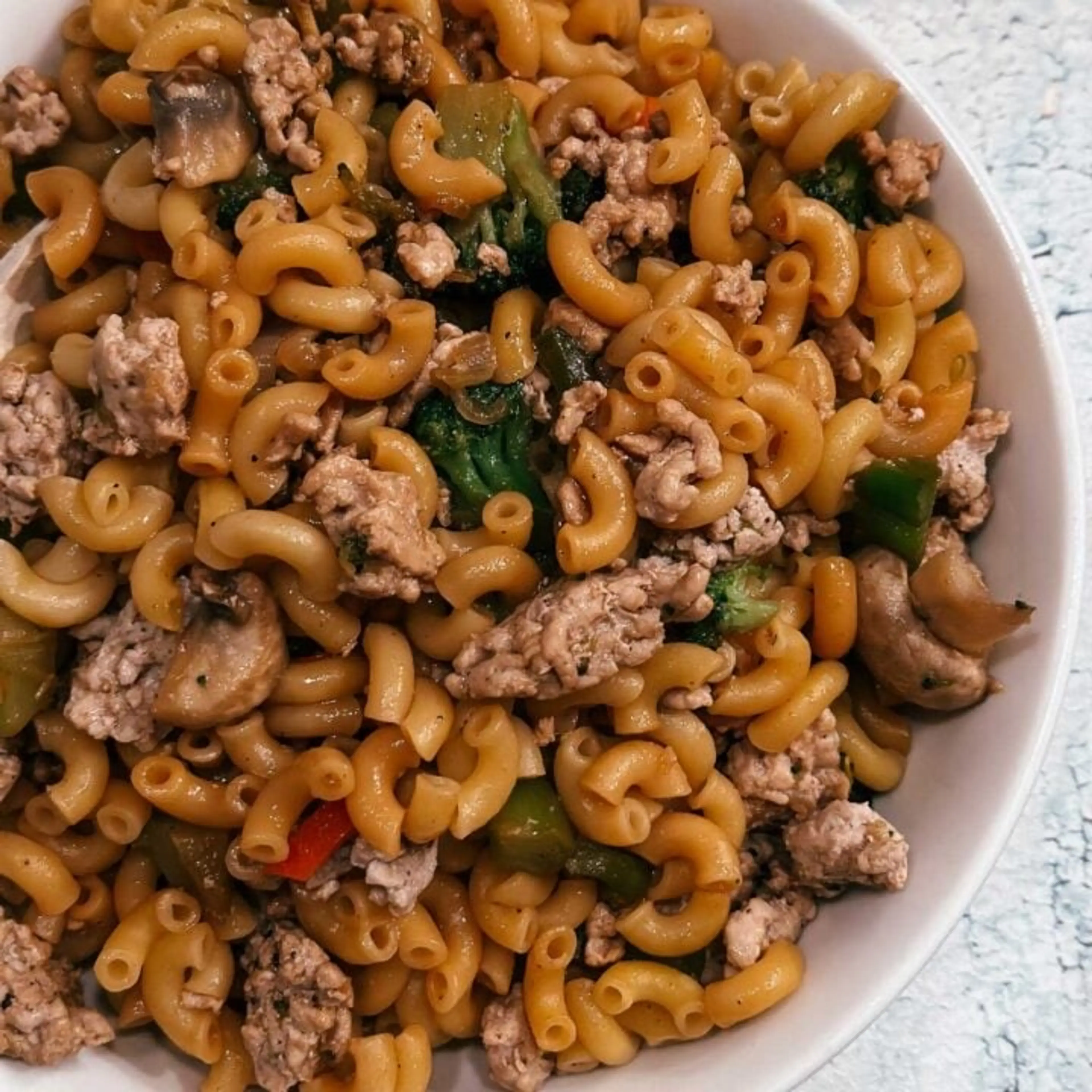 Macaroni chinois au porc haché et brocolis