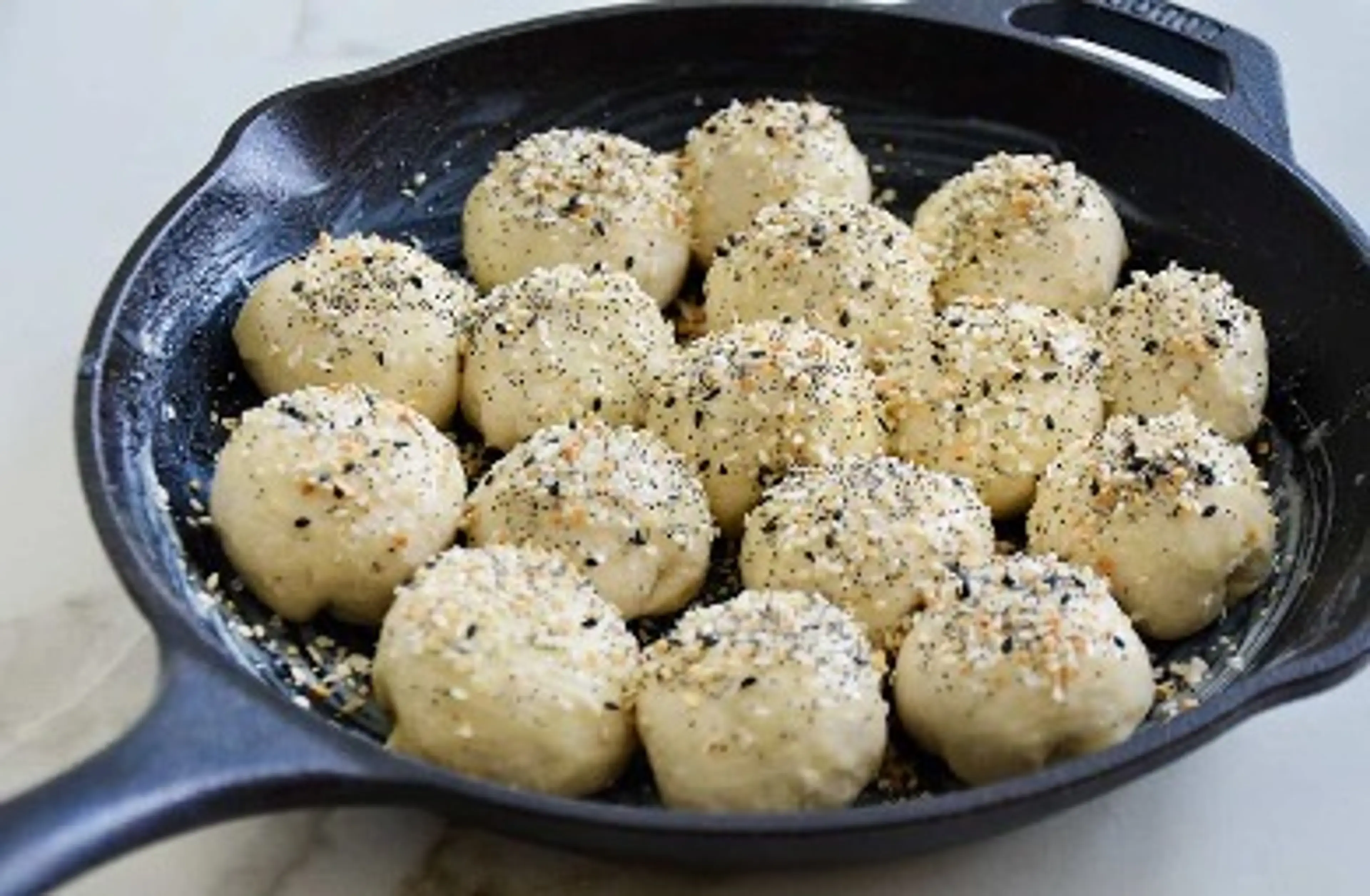 Everything Bagel Pull-Apart Bread with Cream Cheese
