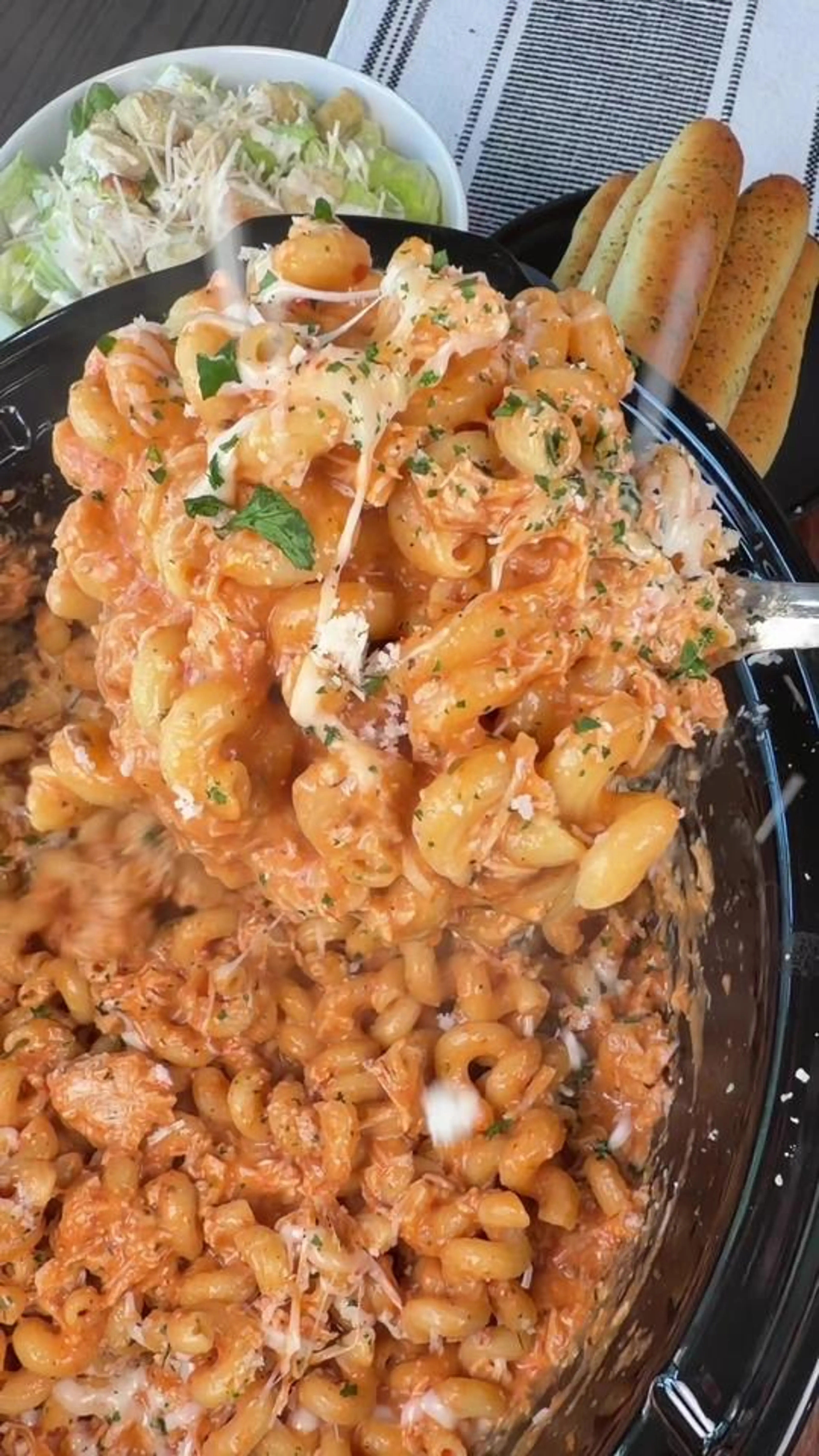 Creamy Crockpot Chicken Pasta