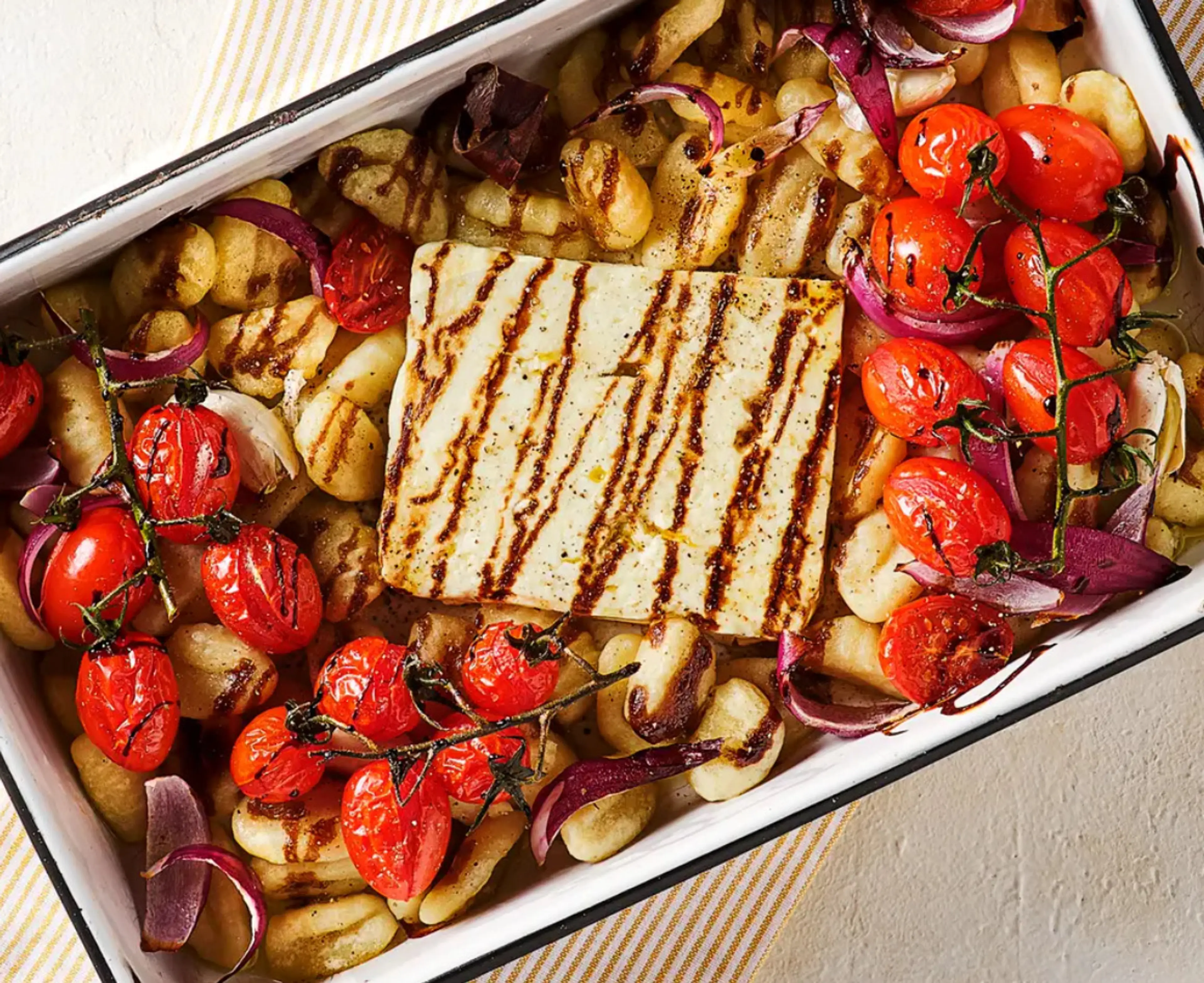 Gnocchi-traybake met feta en balsamico