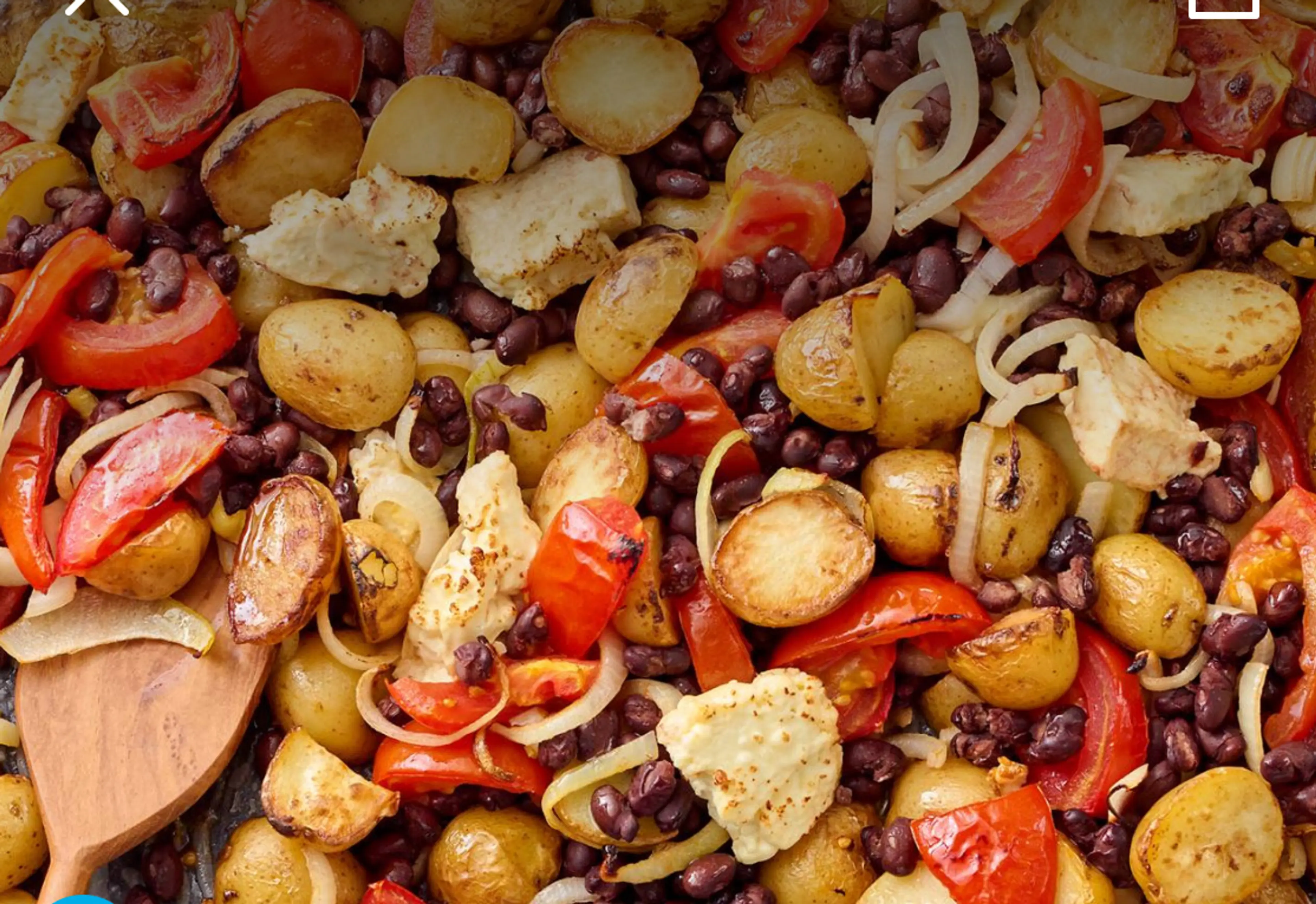 Traybake met krieltjes, zwarte bonen en kaas