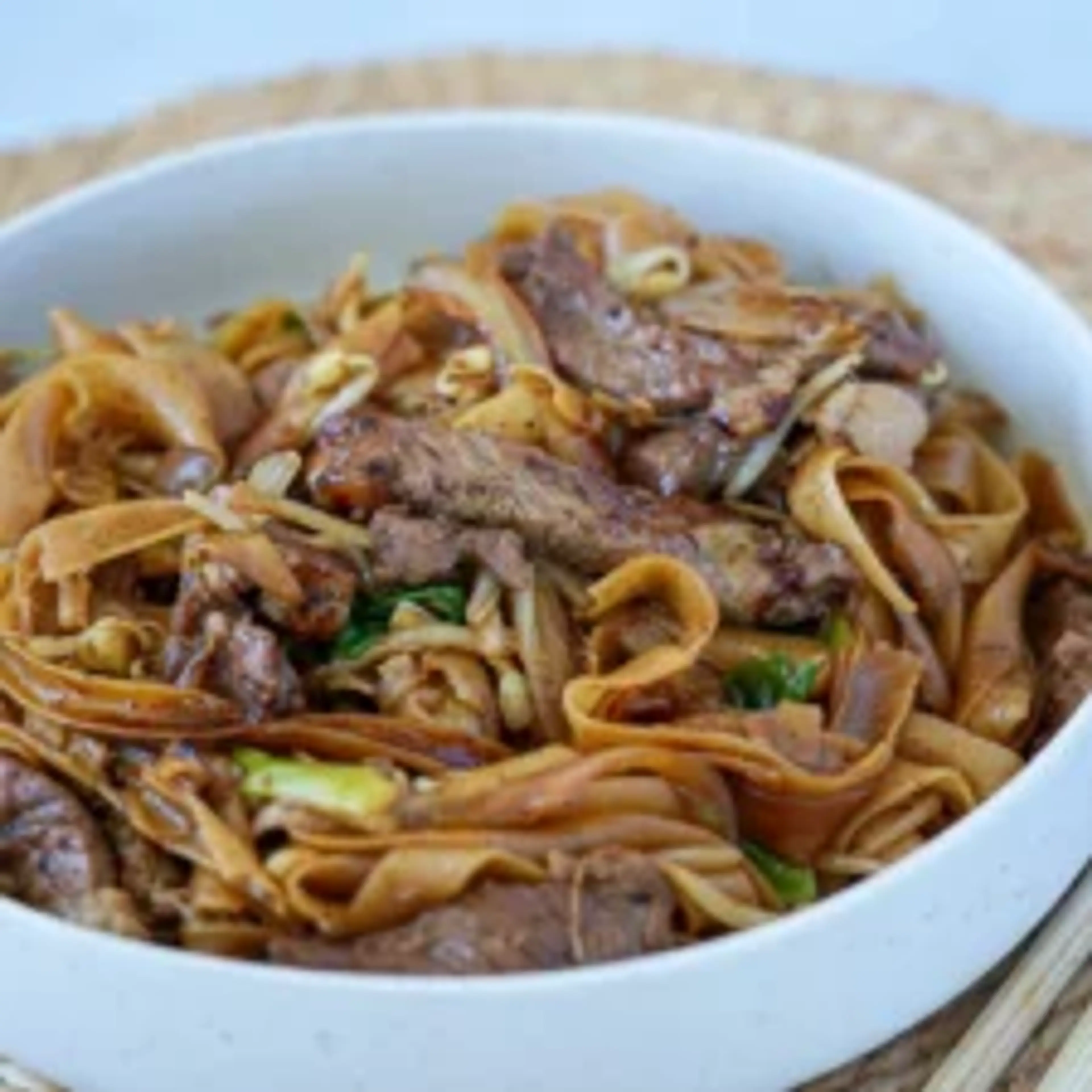 Stir-fried Beef with Flat Rice Noodles