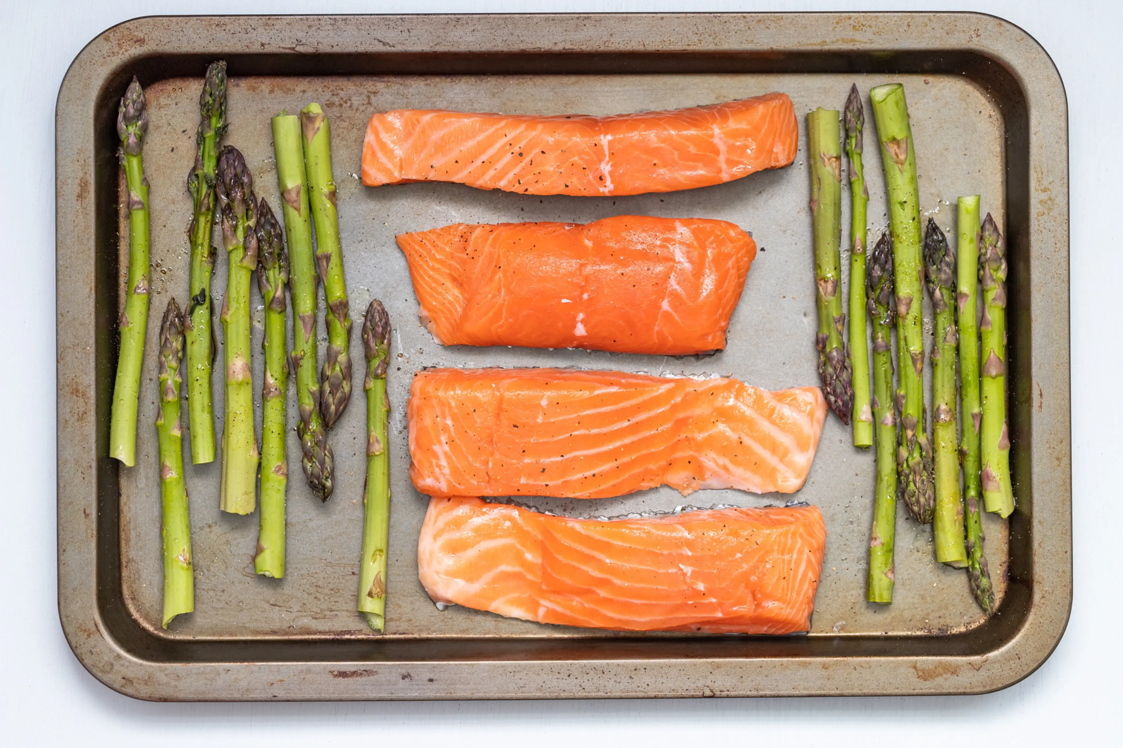 Salmon With Asparagus And Wedges