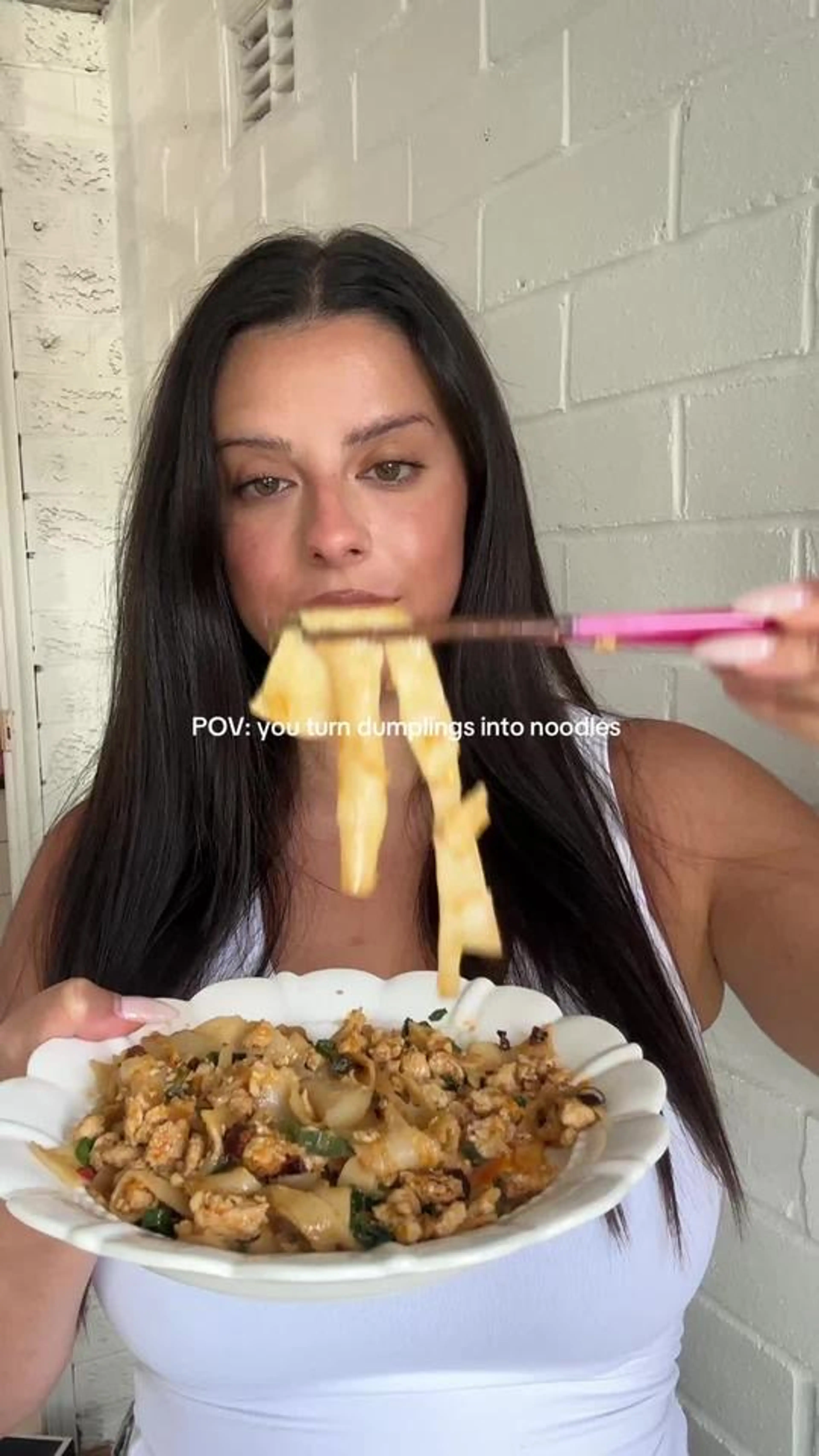 Viral Dumpling Noodles (425 Cals, 34g Protein