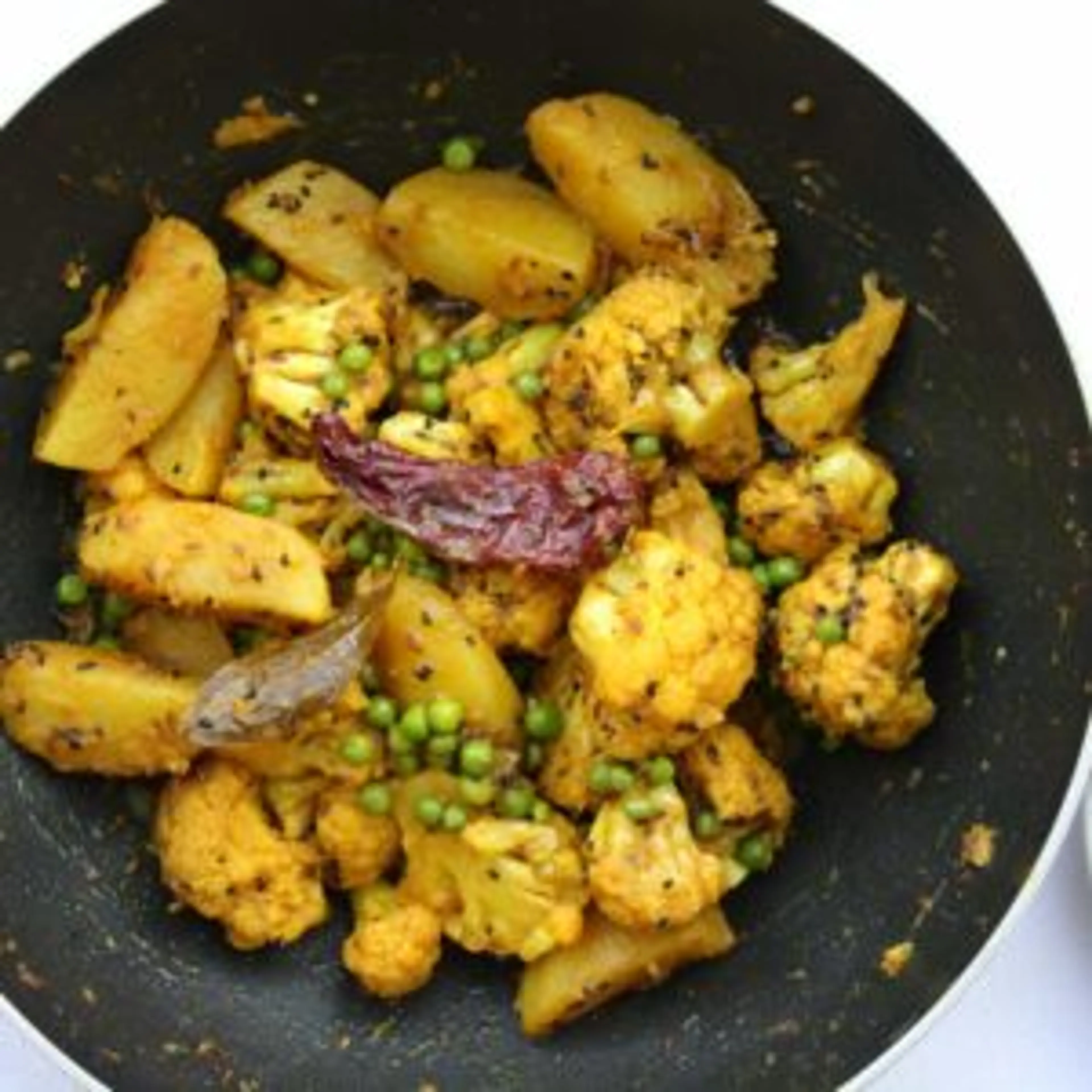 Bengali Phulkopir Aloo Dalna