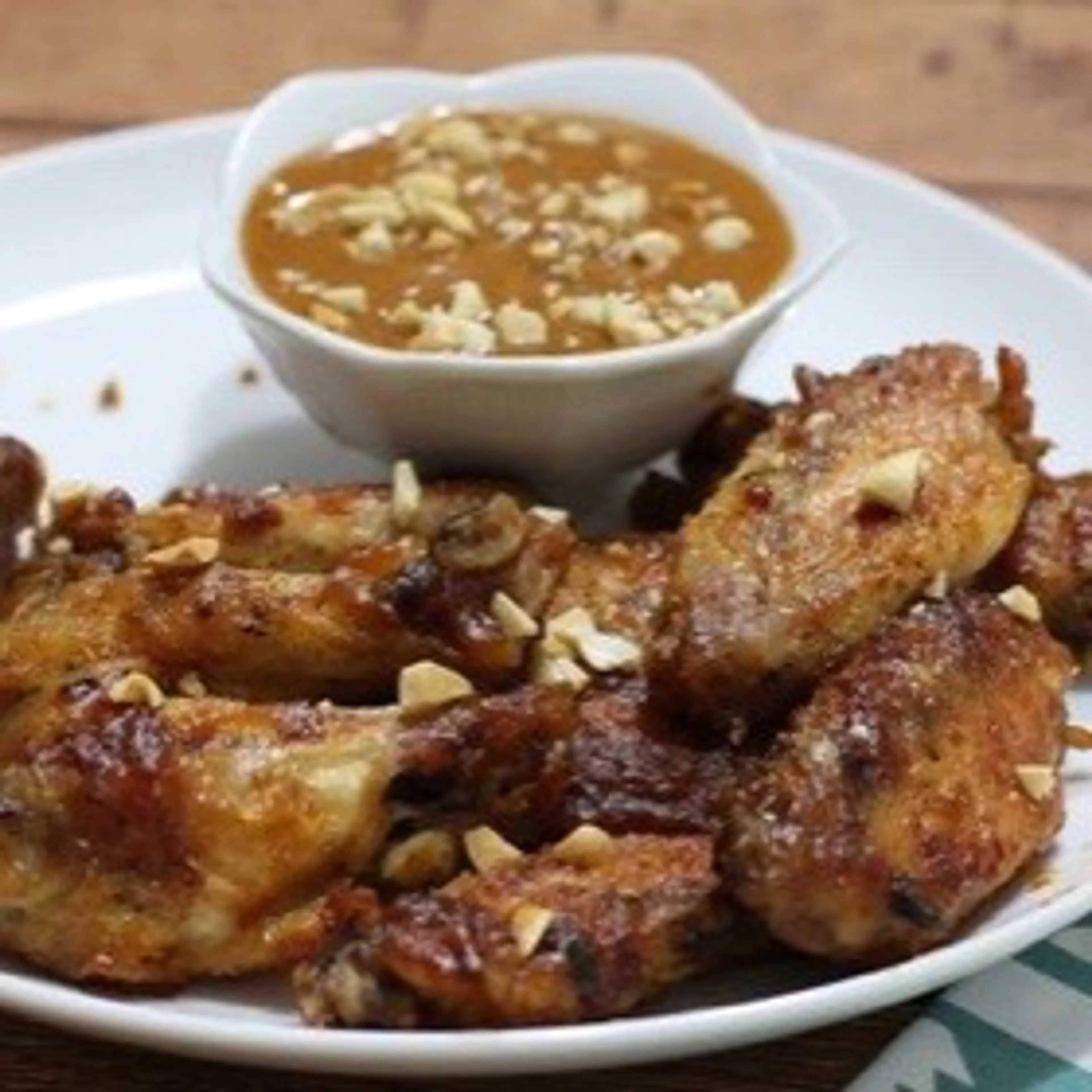 Baked Chicken Wings with Peanut Sauce