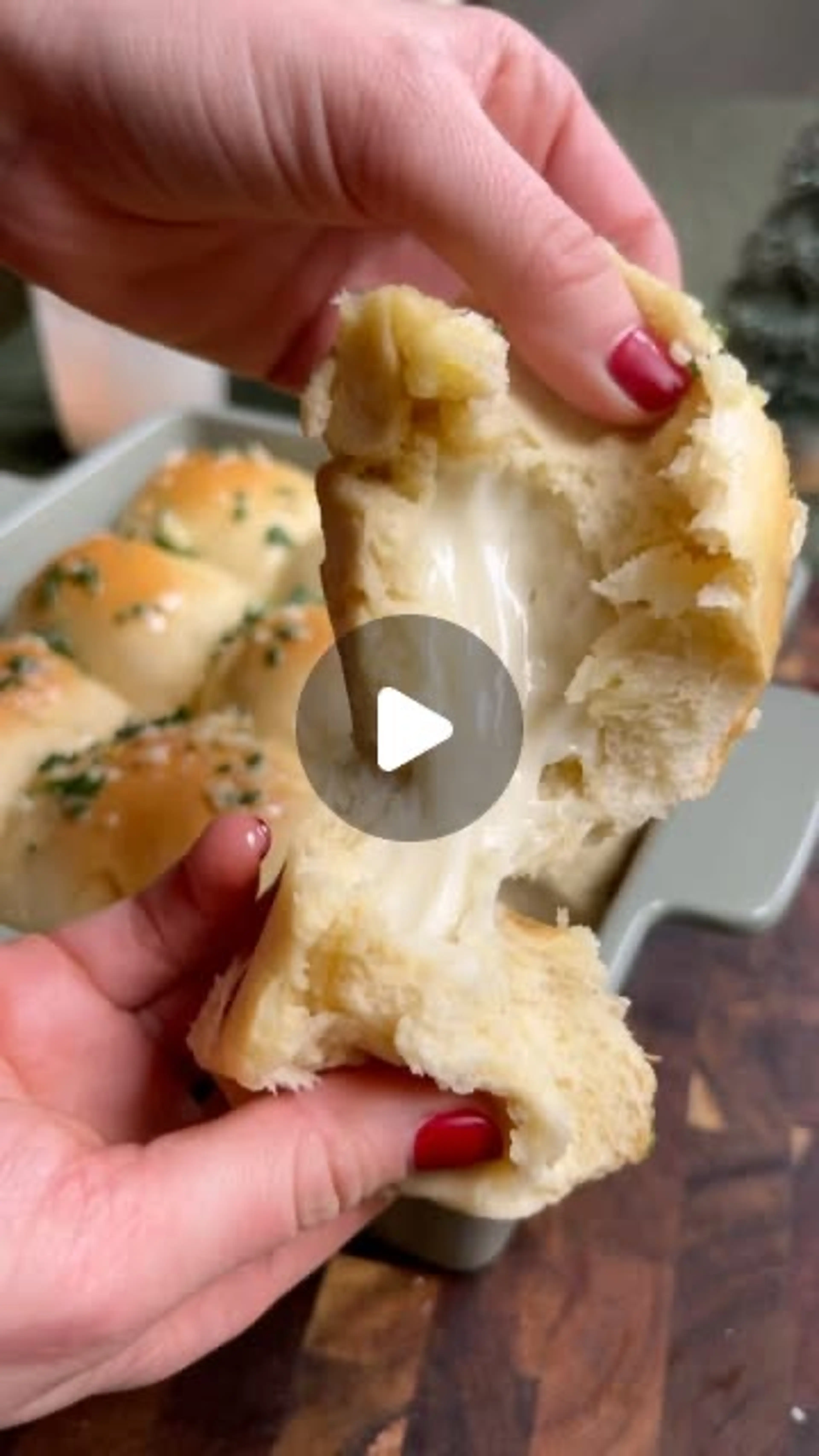 Cheesy Garlic Butter Dinner Rolls