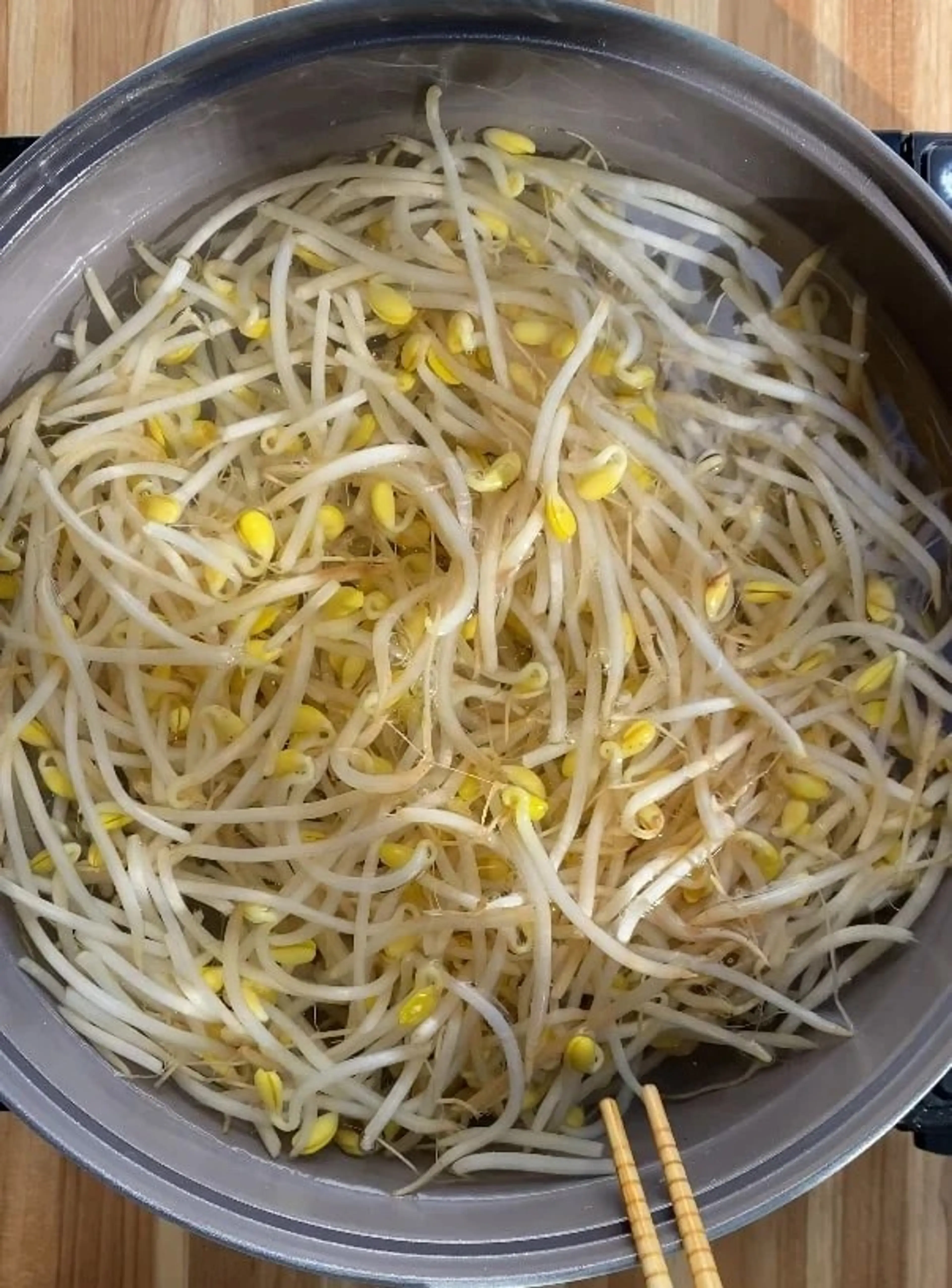 Kongnamul muchim-콩나물 무침 (Korean Soybean Sprouts Side Dish)