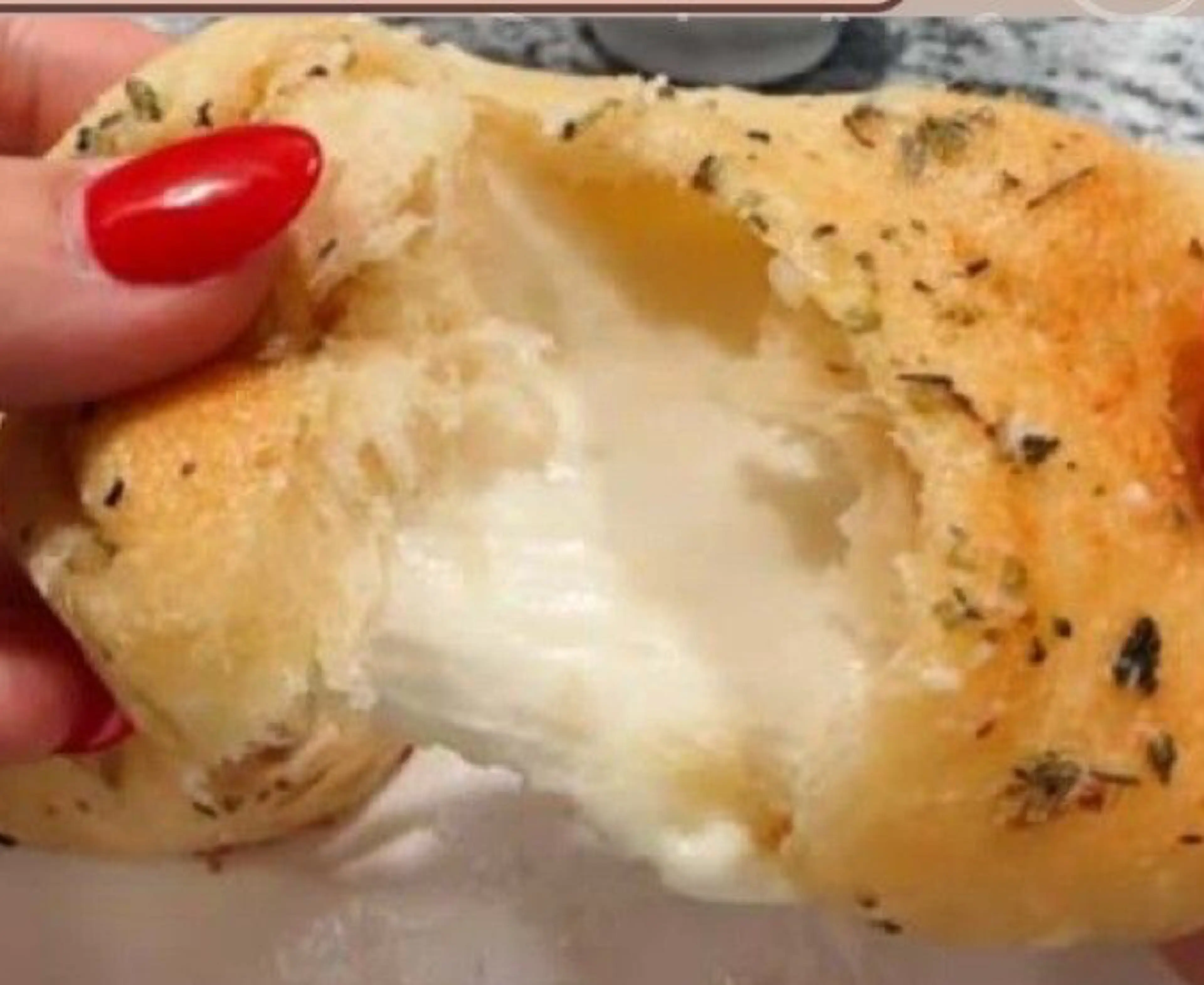 EASY GARLIC KNOTS