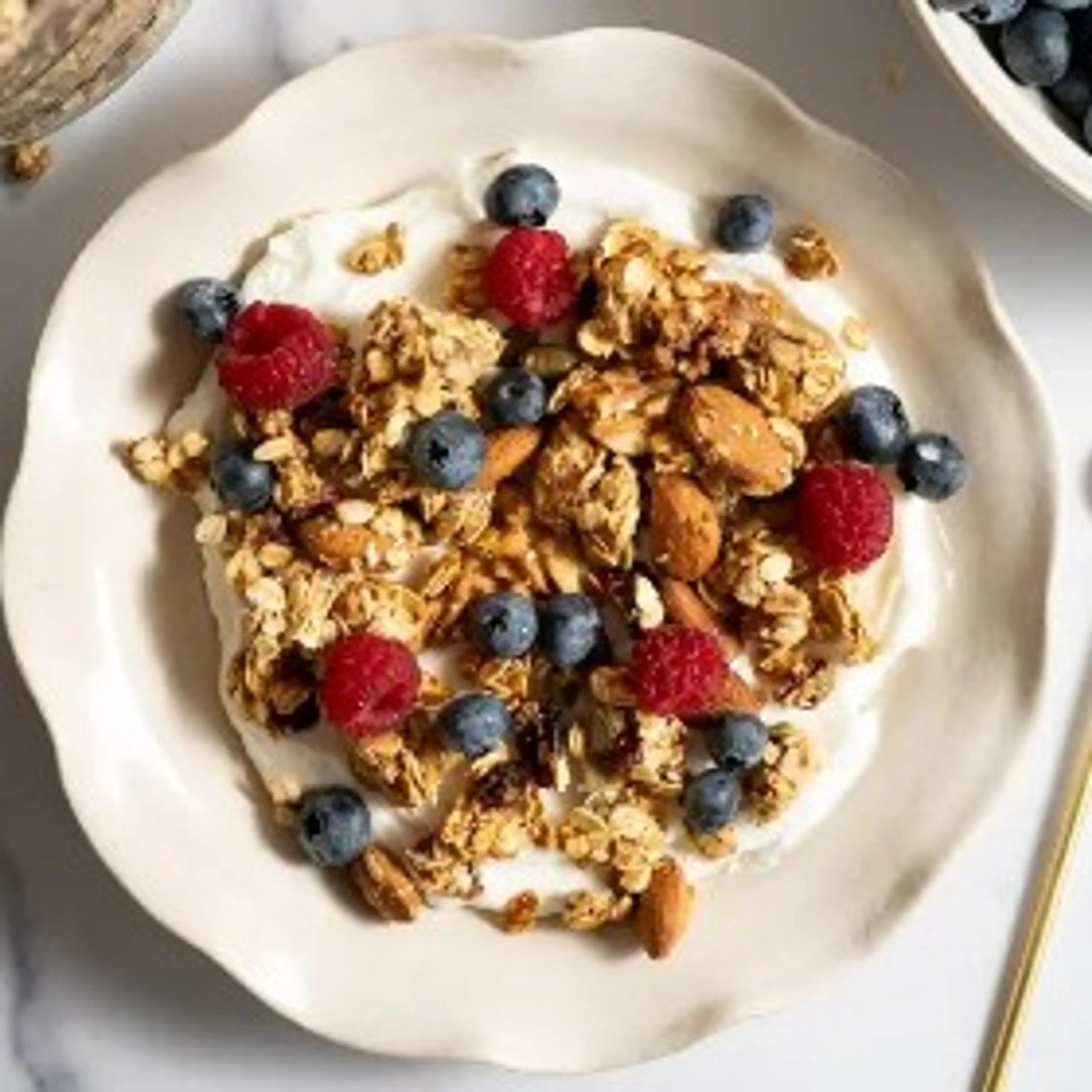 Best Homemade Low Sugar Granola (Healthy and Easy)
