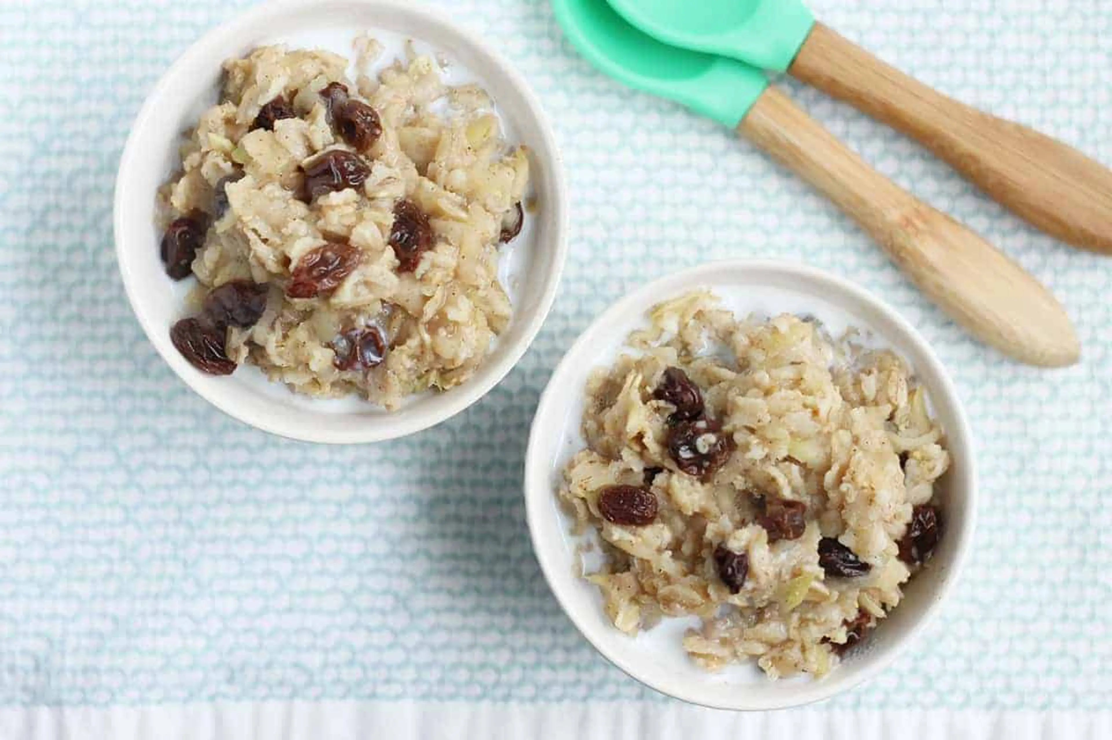 Apple Cinnamon Oatmeal with Raisins