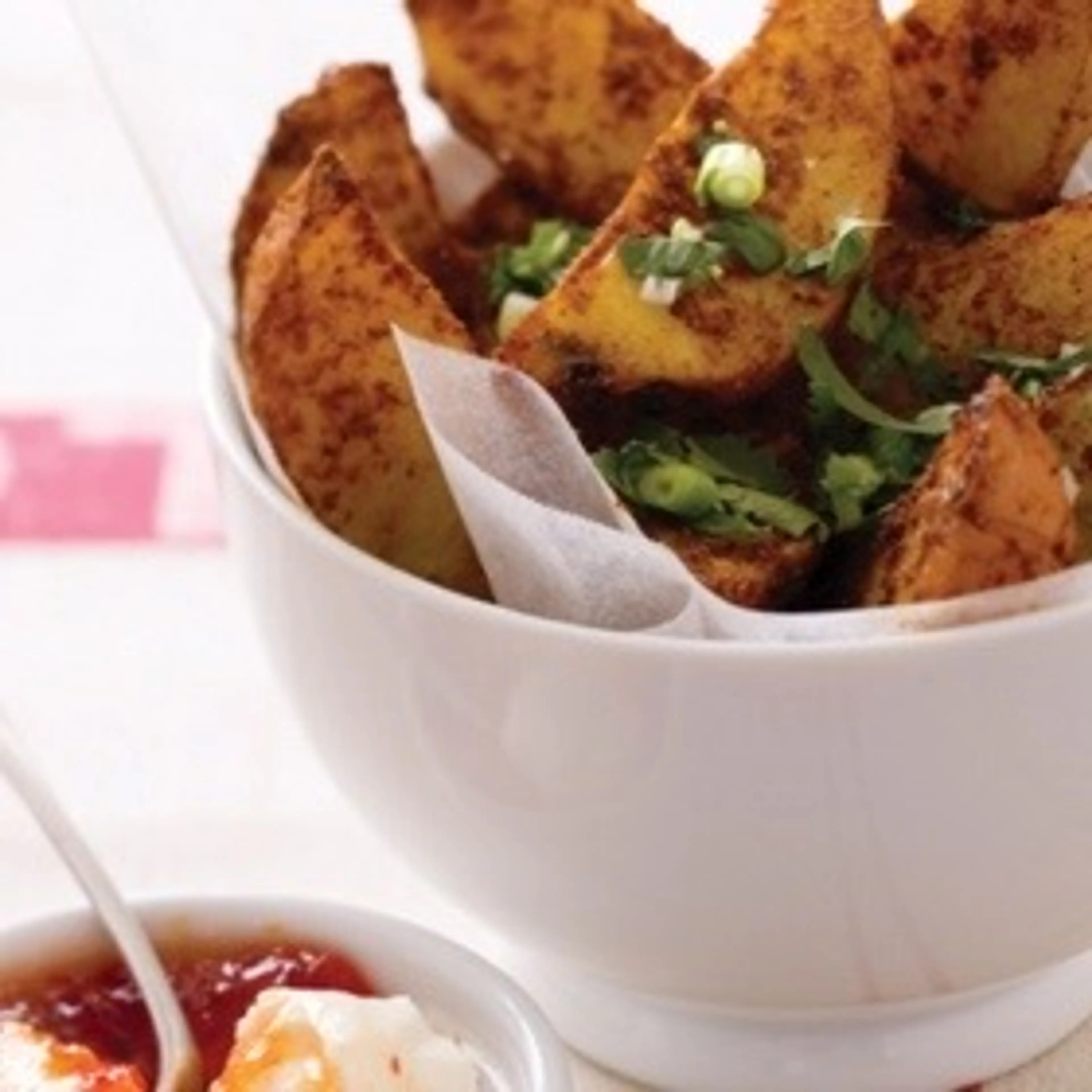Spicy potato wedges with sour cream