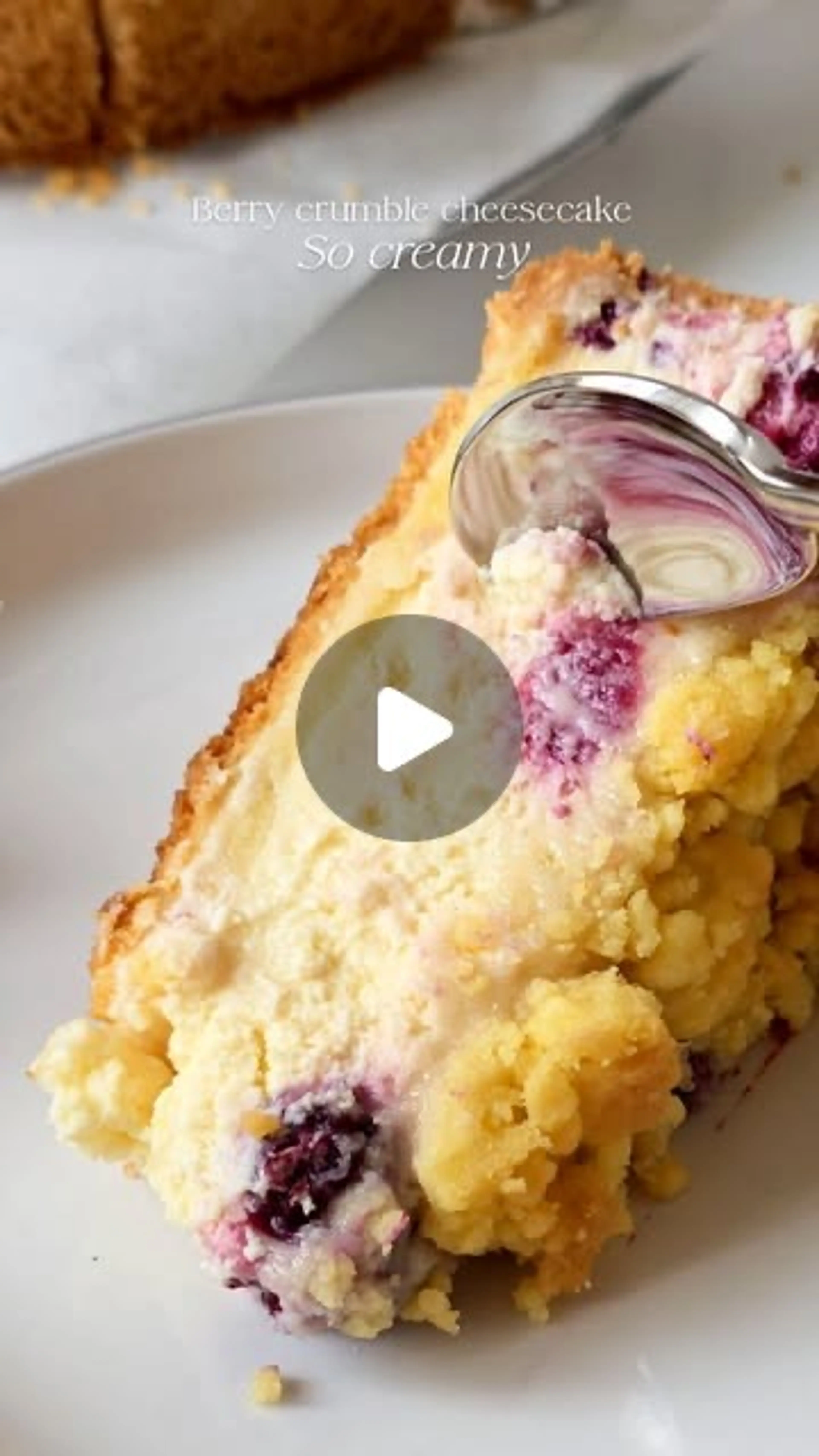 Berry Crumble Cheesecake
