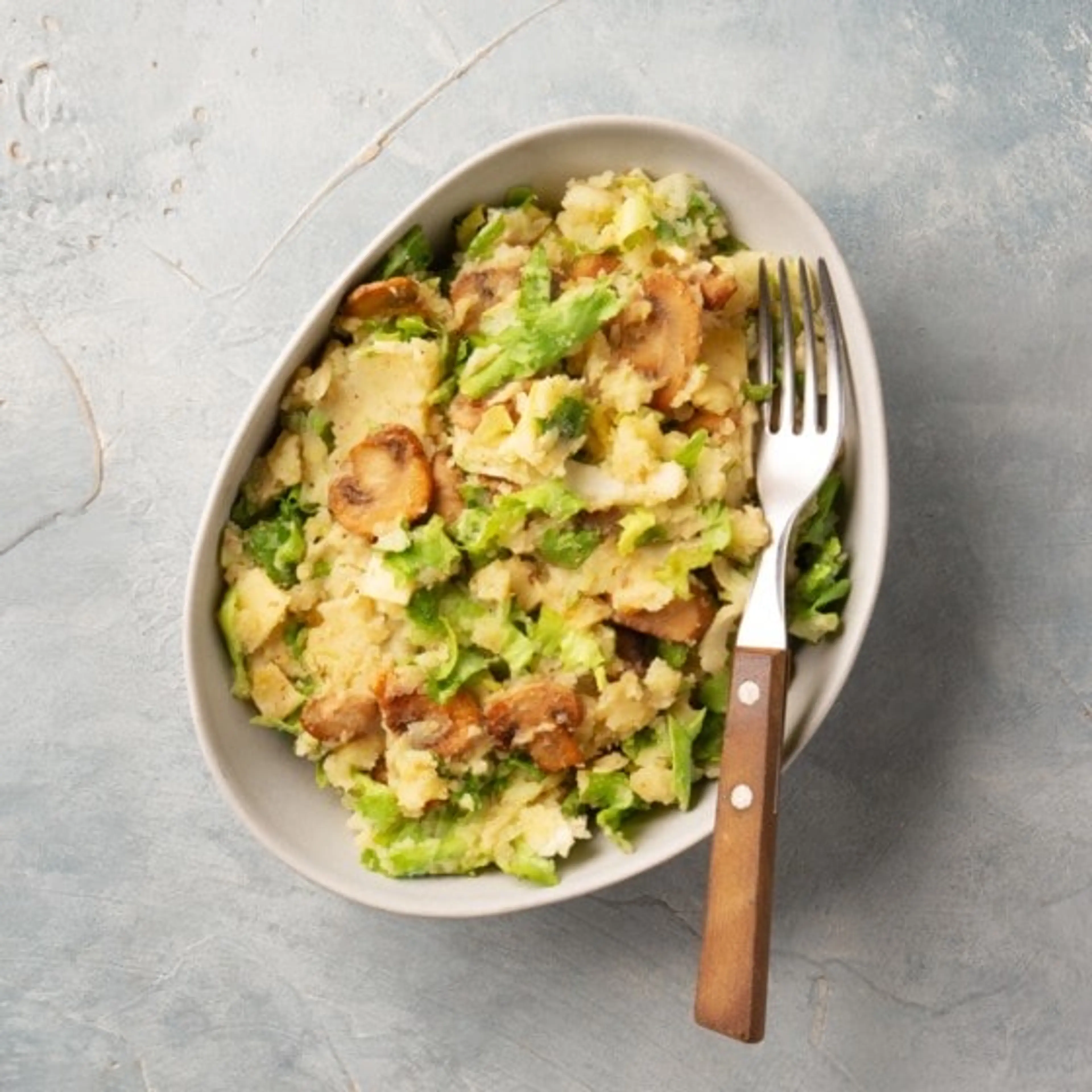 Stamppot rauwe andijvie met champignons en komijnekaas