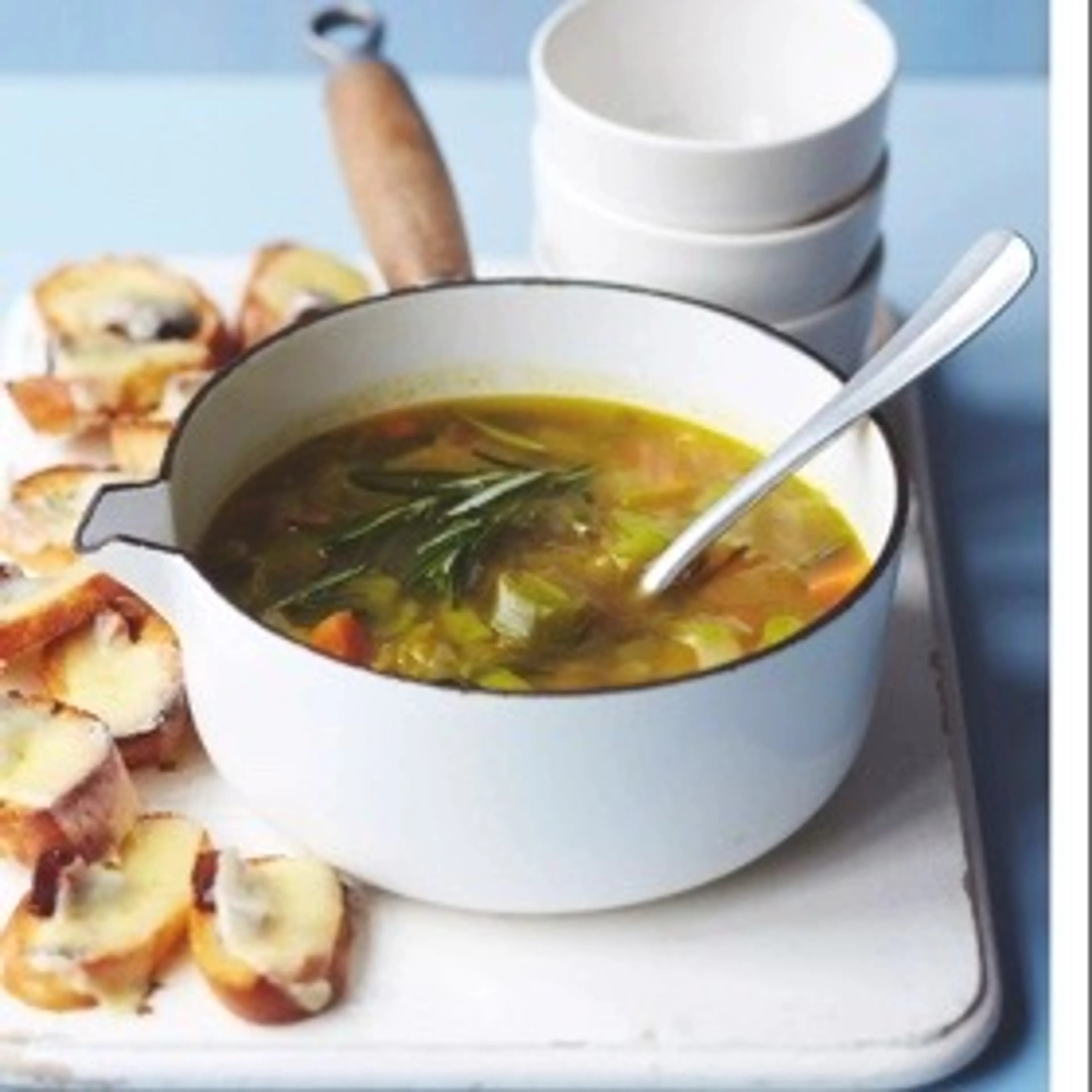 Leek soup with mini cheesy toasts