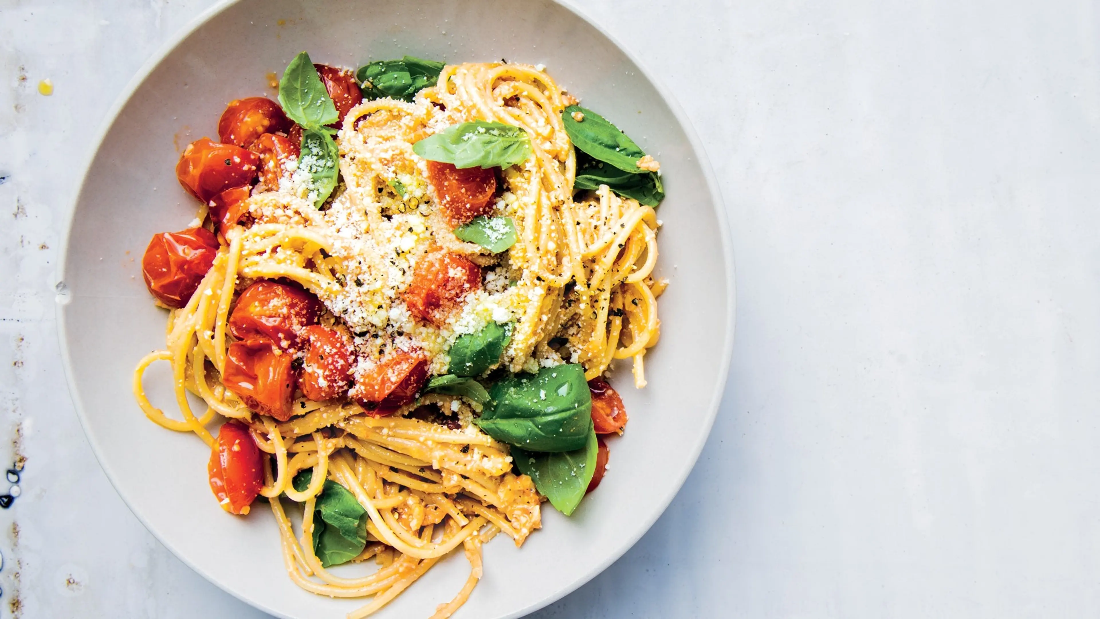 Spaghetti with Tomato and Walnut Pesto