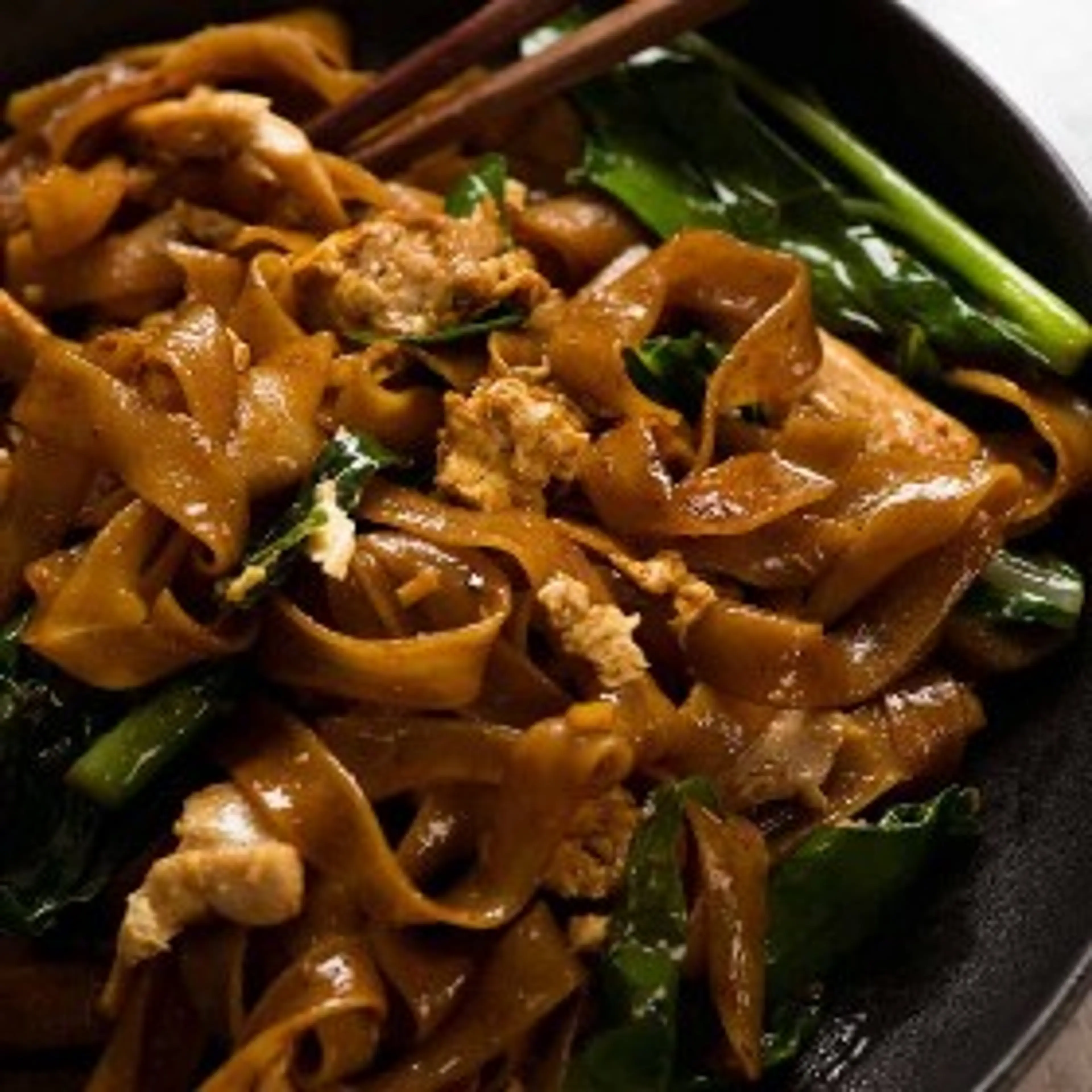Pad See Ew (Thai Stir Fried Noodles)