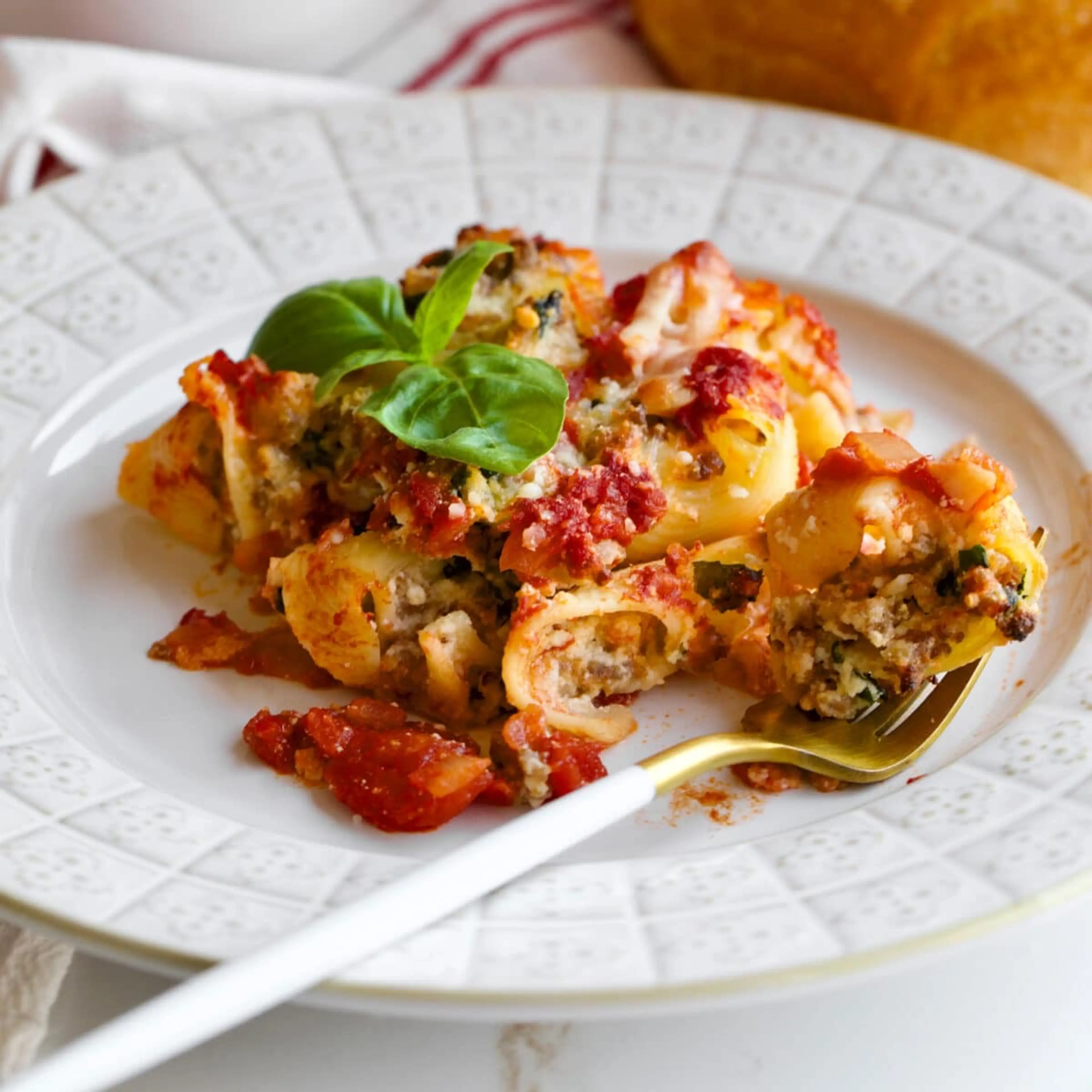 Stuffed Lumaconi Pasta Recipe with Ricotta and Sausage