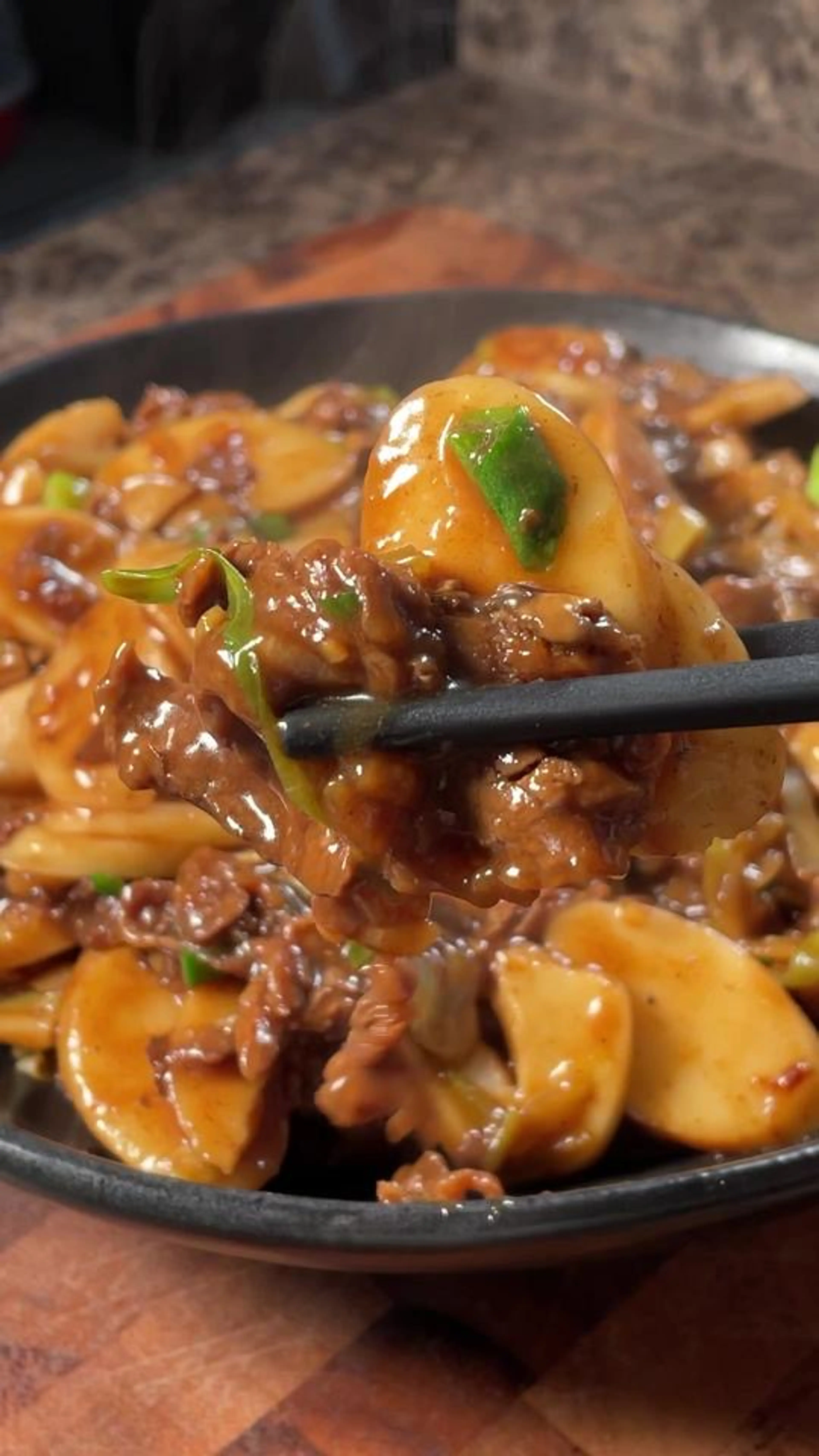 Stir Fried Rice Cakes With Beef