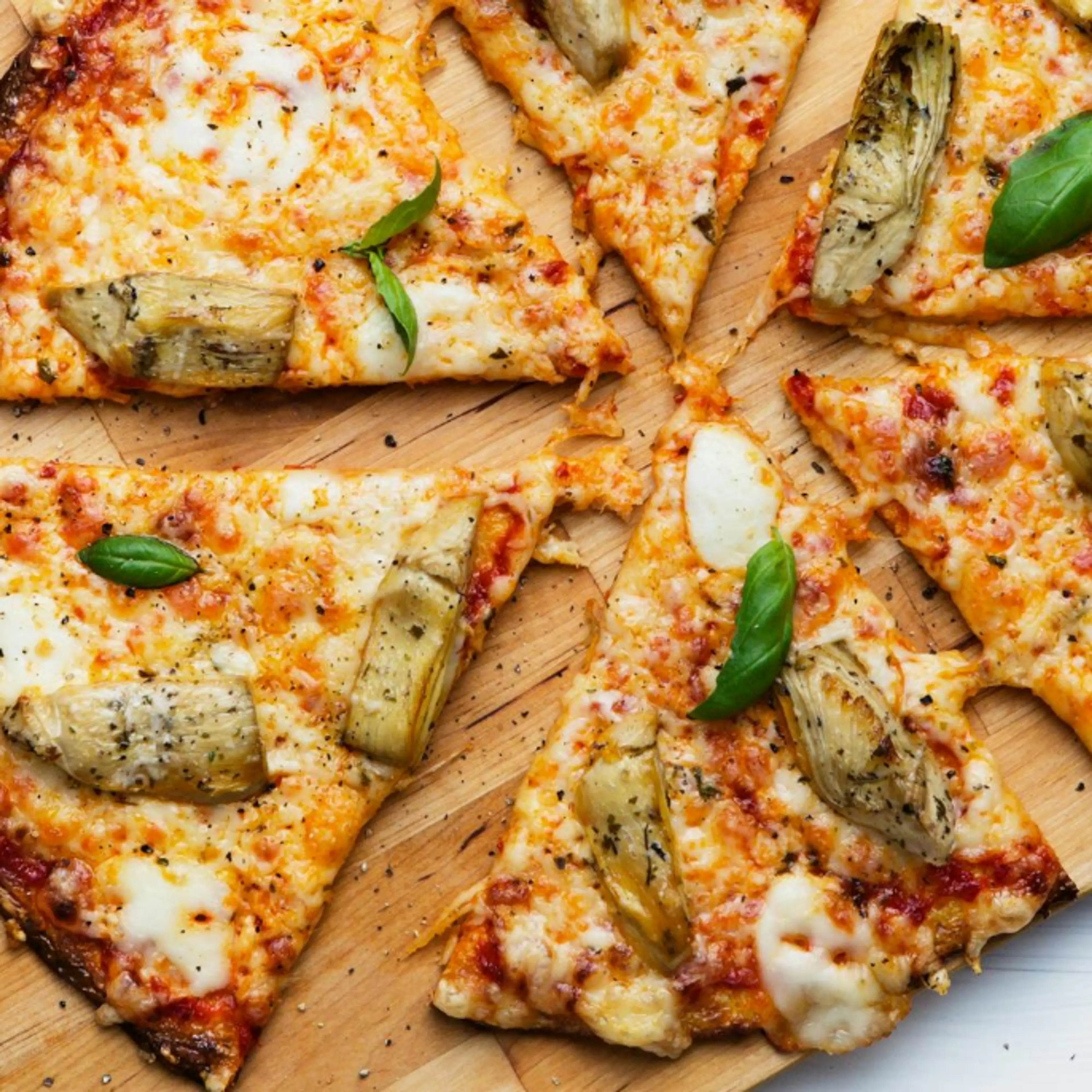 Low carb cauliflower pizza with artichokes