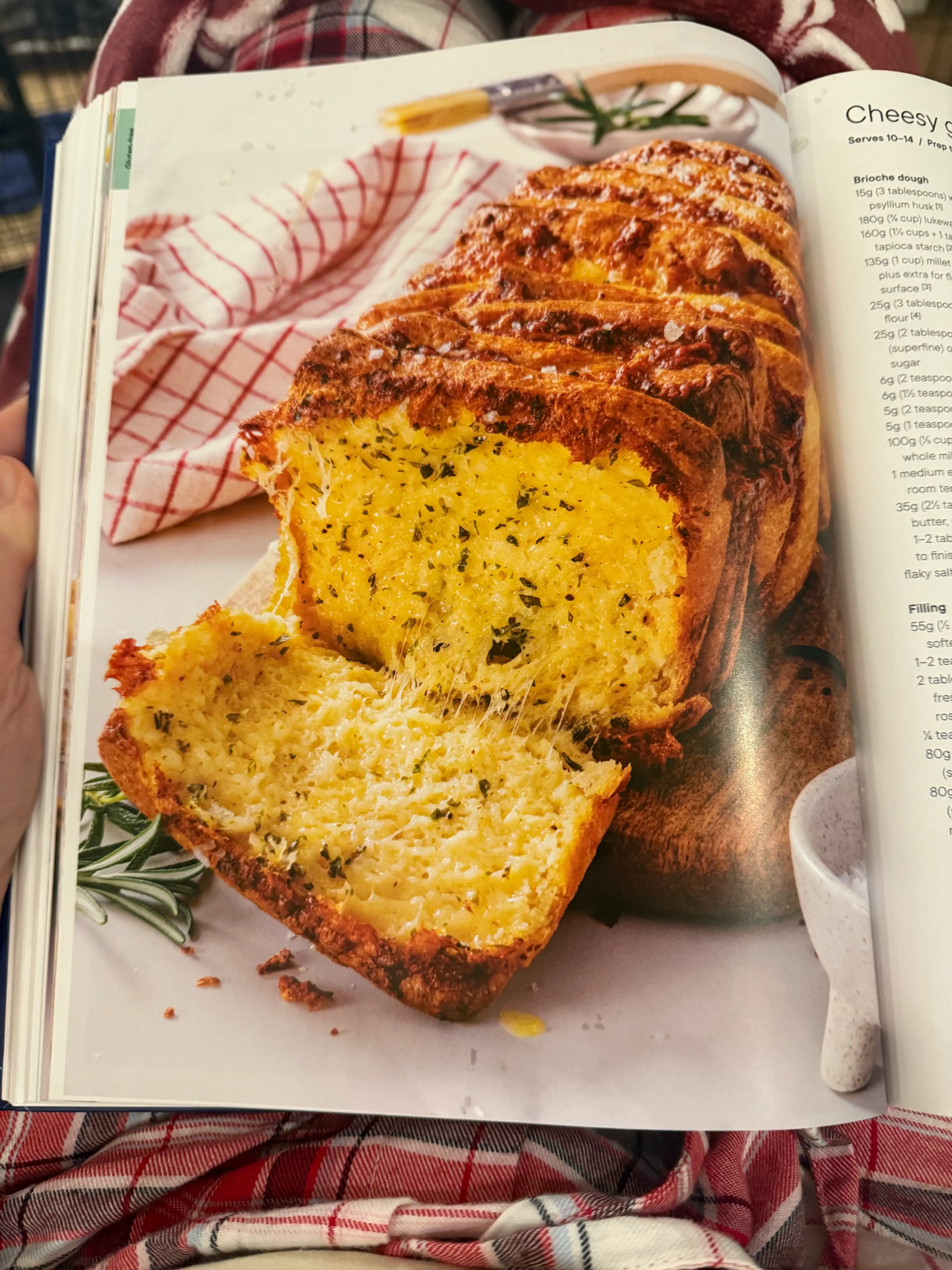 Cheesy Garlic Pull-Apart Bread
