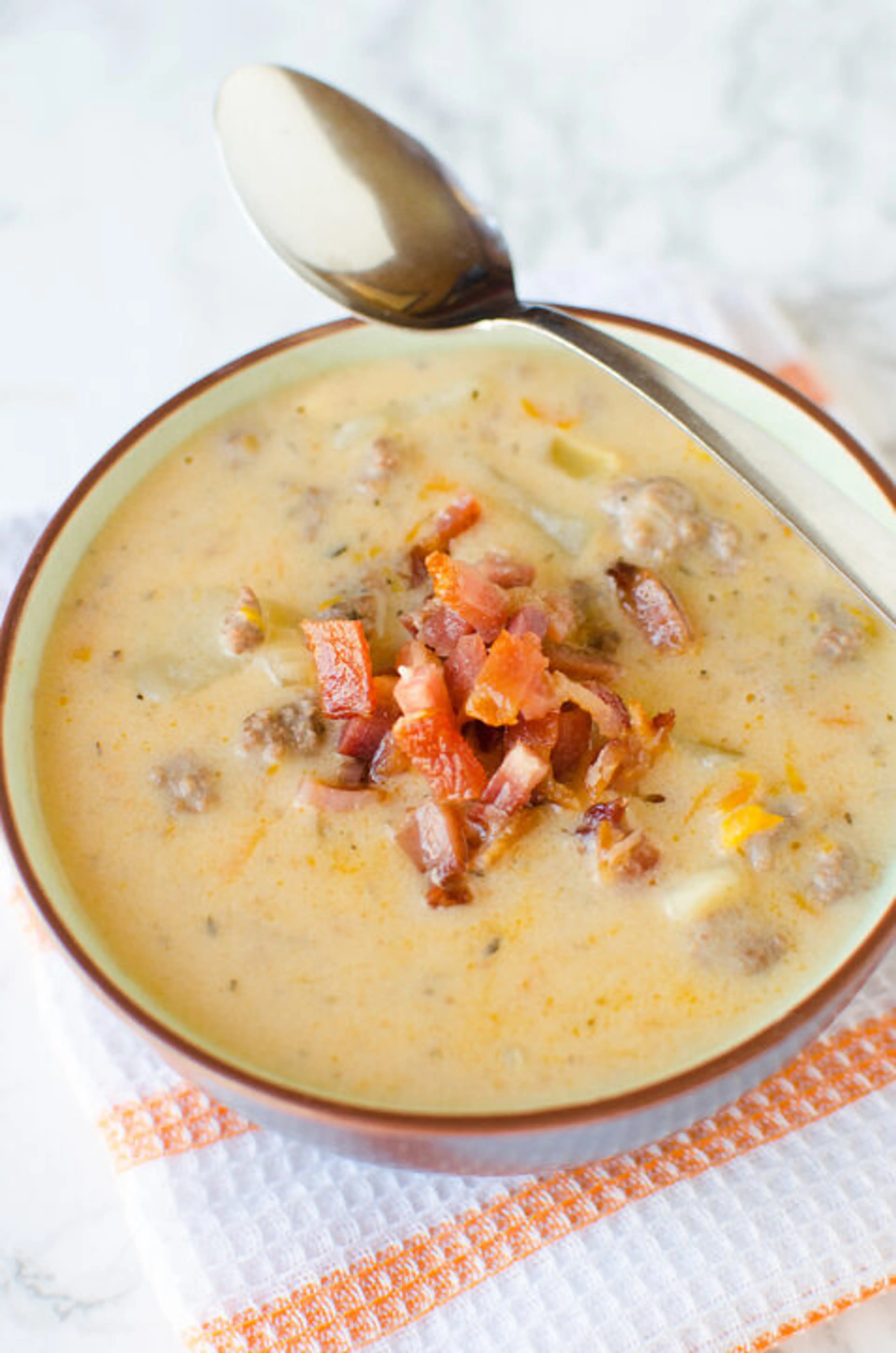 Slow Cooker Cheeseburger Soup!