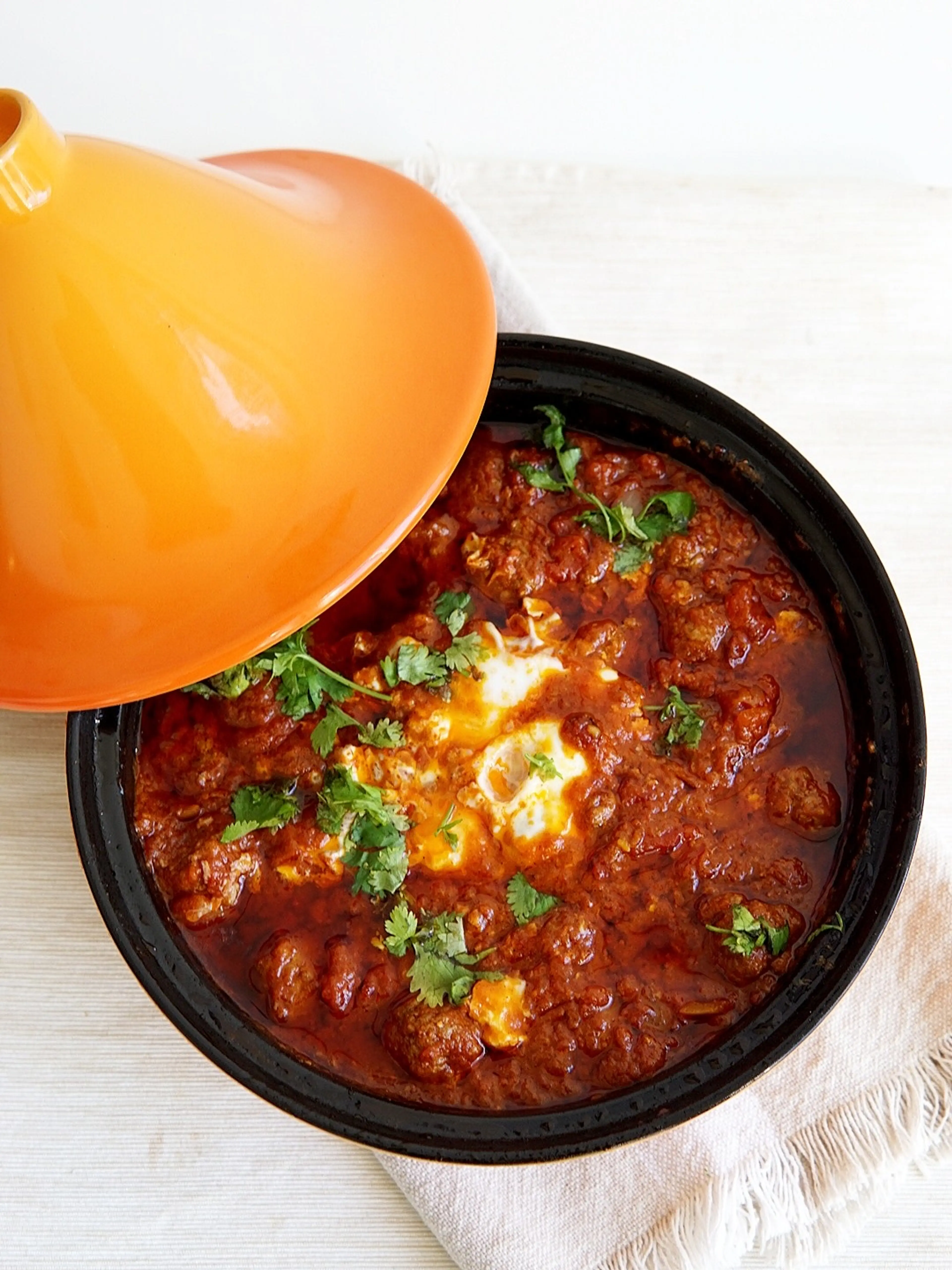 Snelle Marokkaanse tajine met kefta en ei