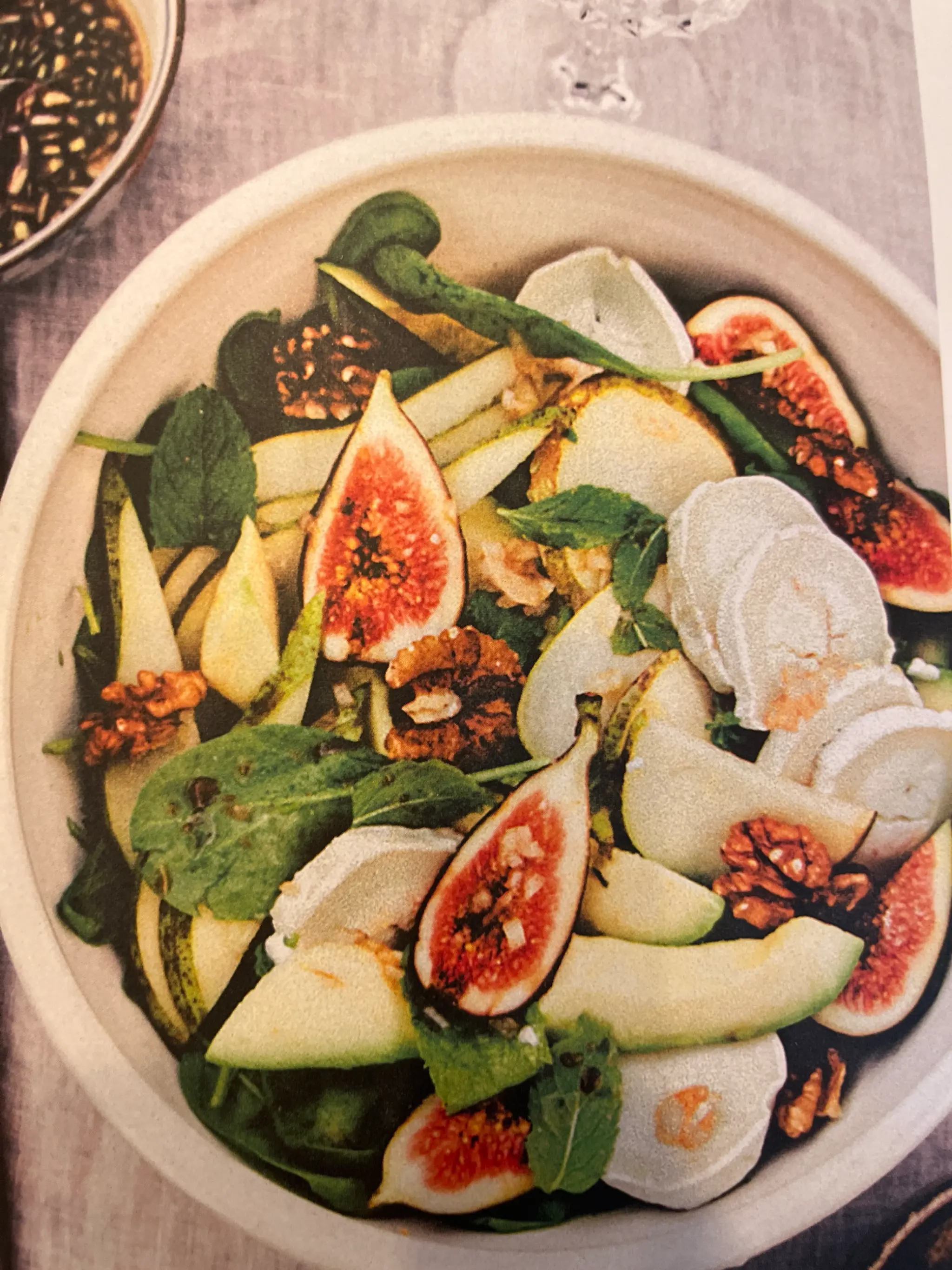 Vijg-peer-walnootsalade