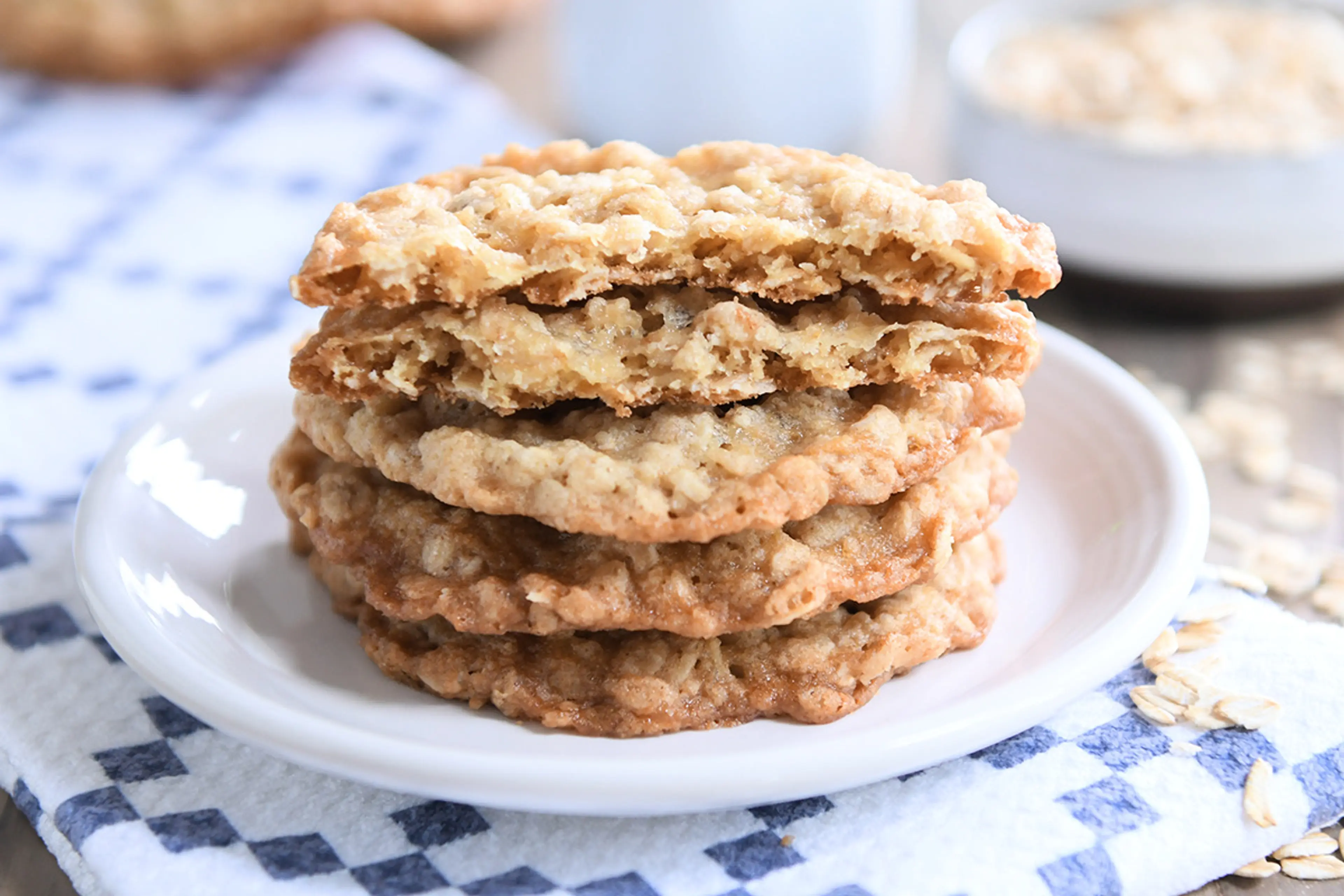 Thin and Crispy Oatmeal Cookies