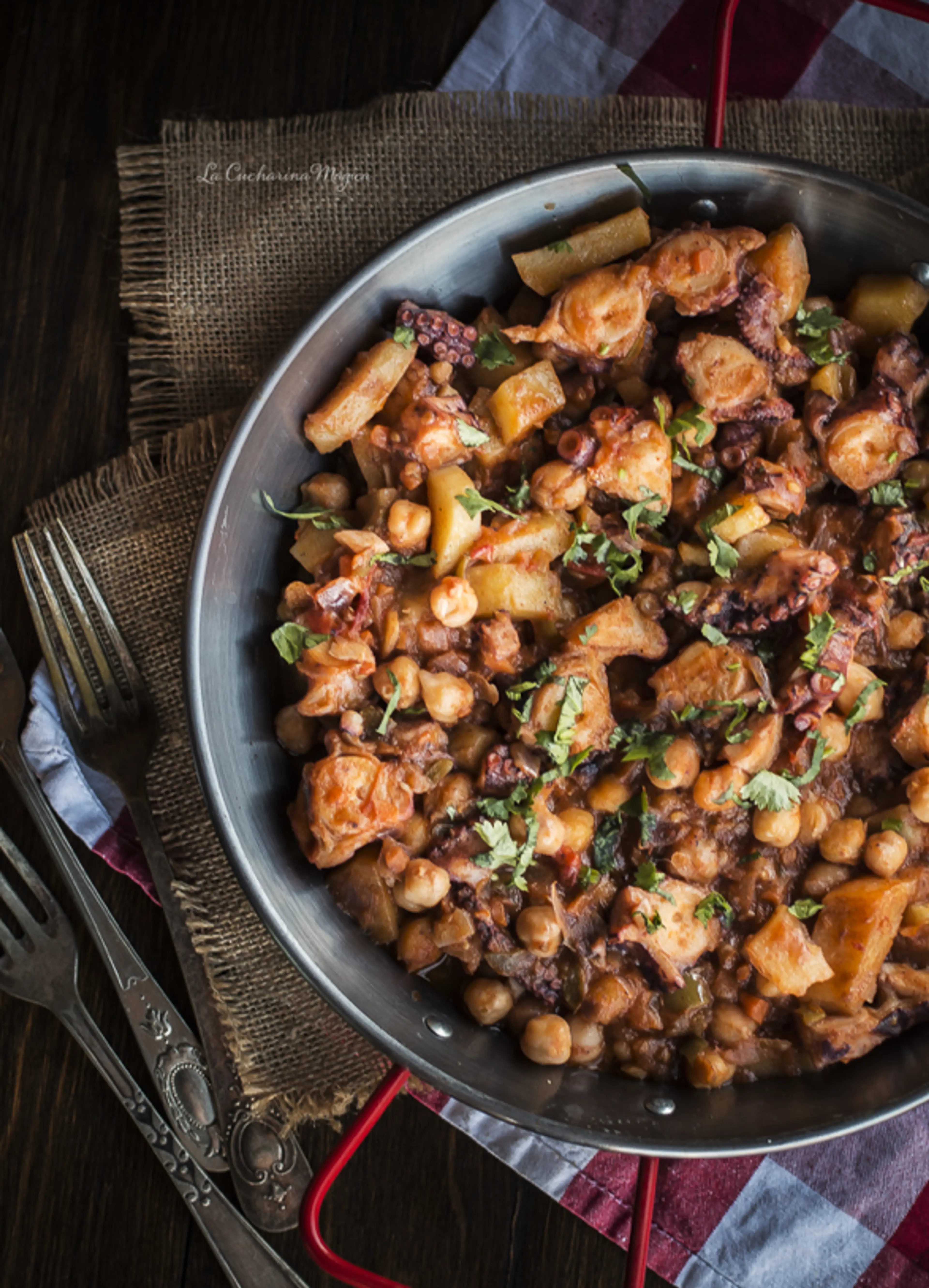 Ropa vieja de pulpo. Receta canaria | La Cucharina Mágical