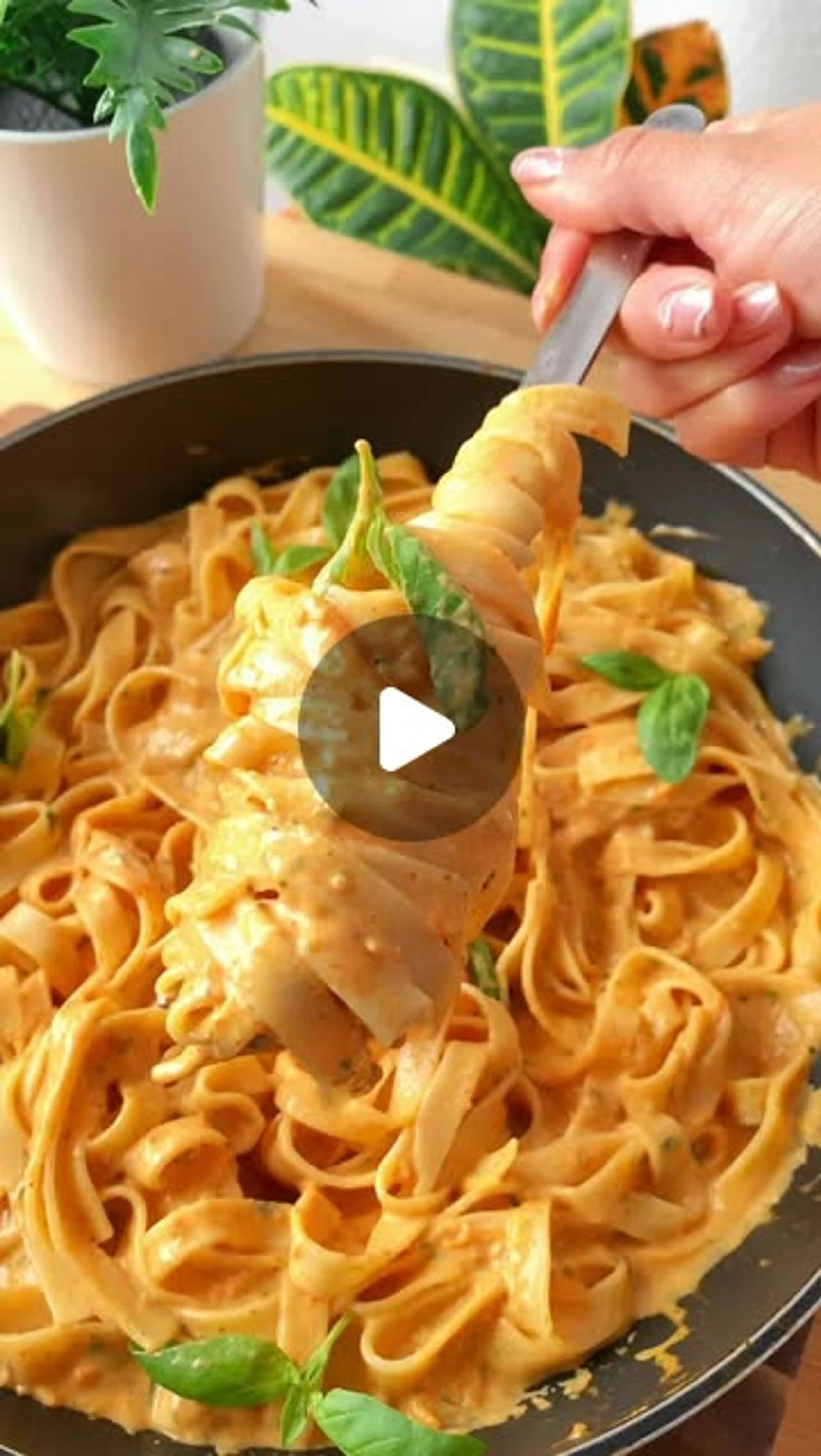 Kermainen tomaattiburrata pasta