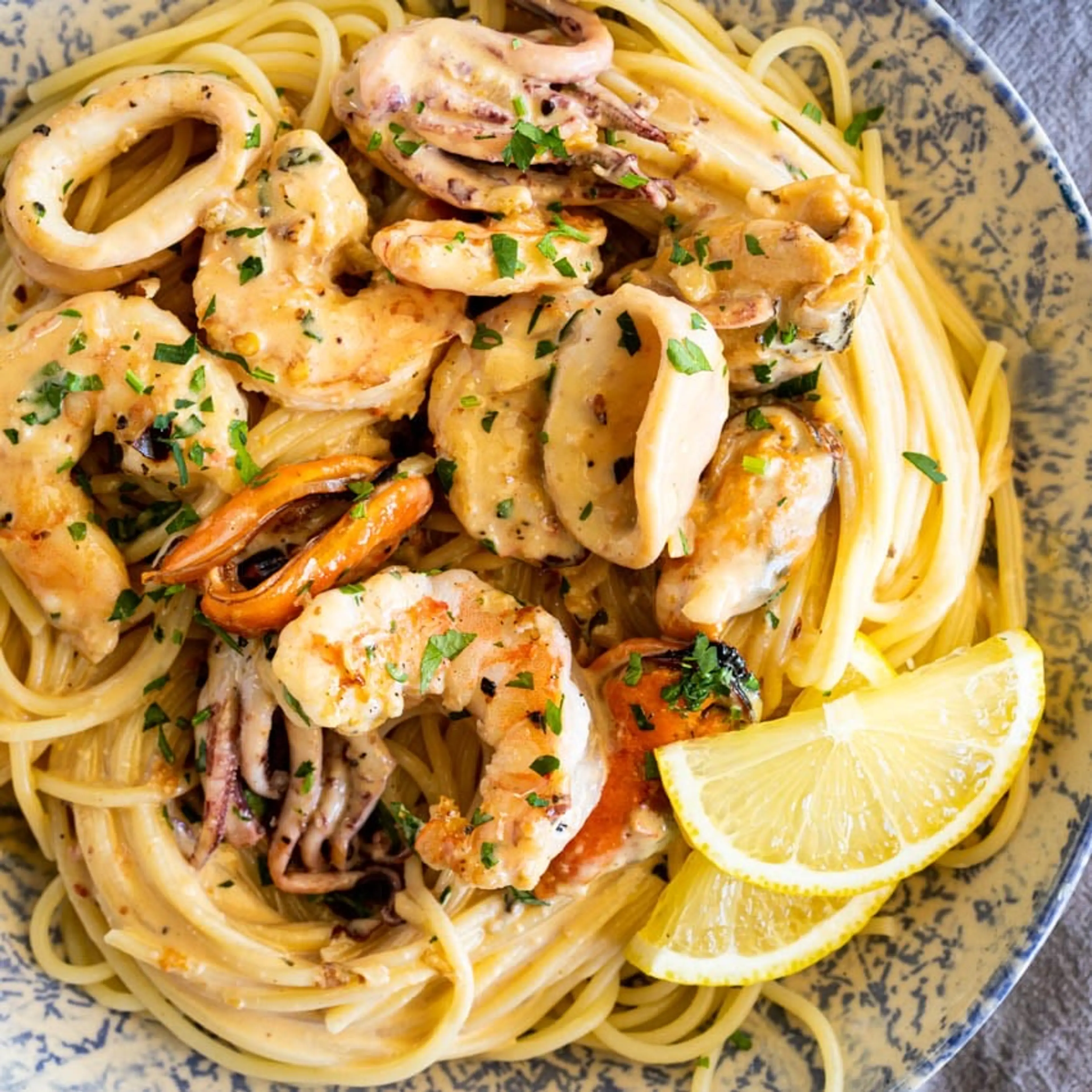 Creamy Garlic Seafood Pasta Recipe