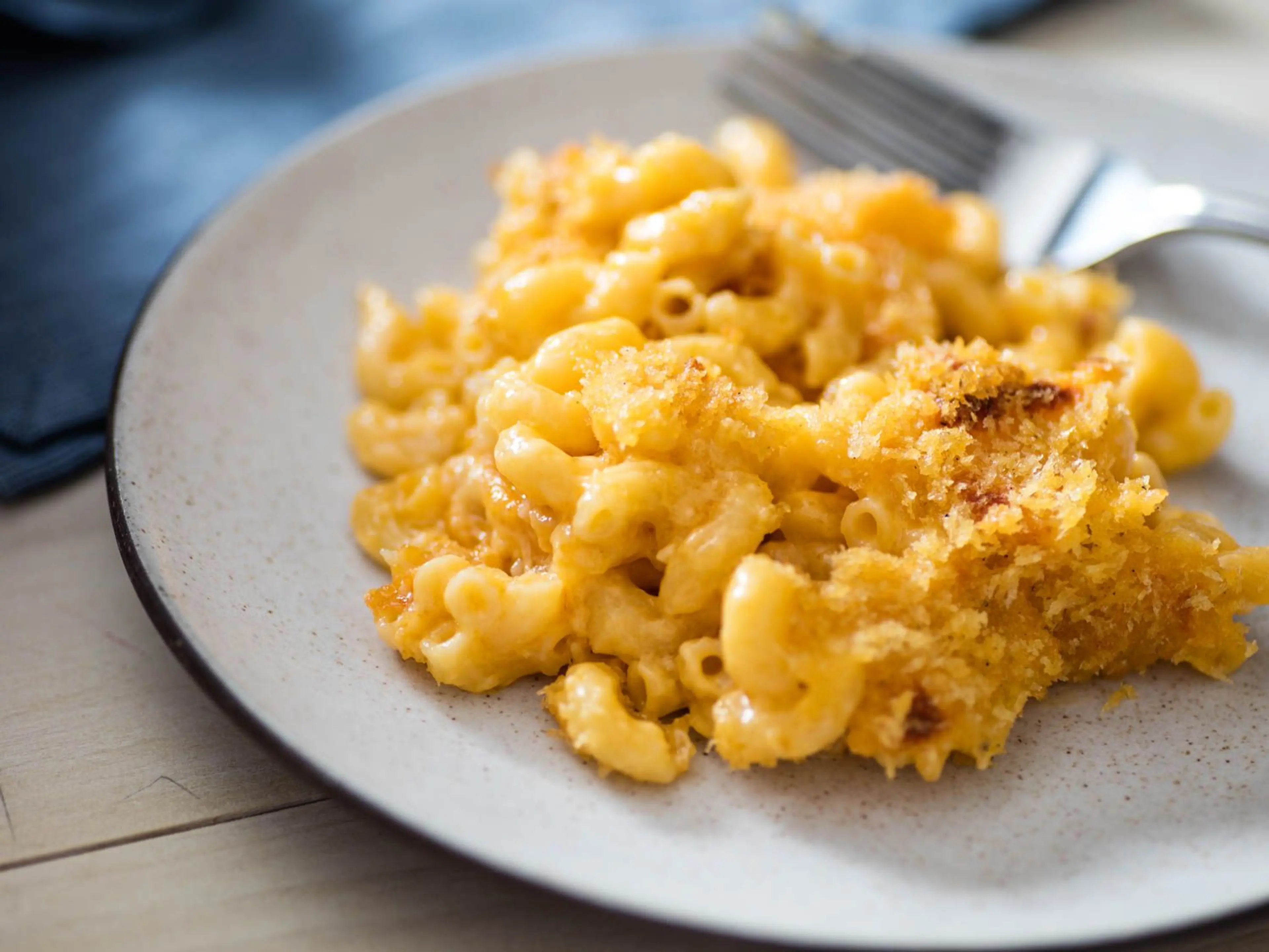 Classic Baked Macaroni and Cheese Casserole