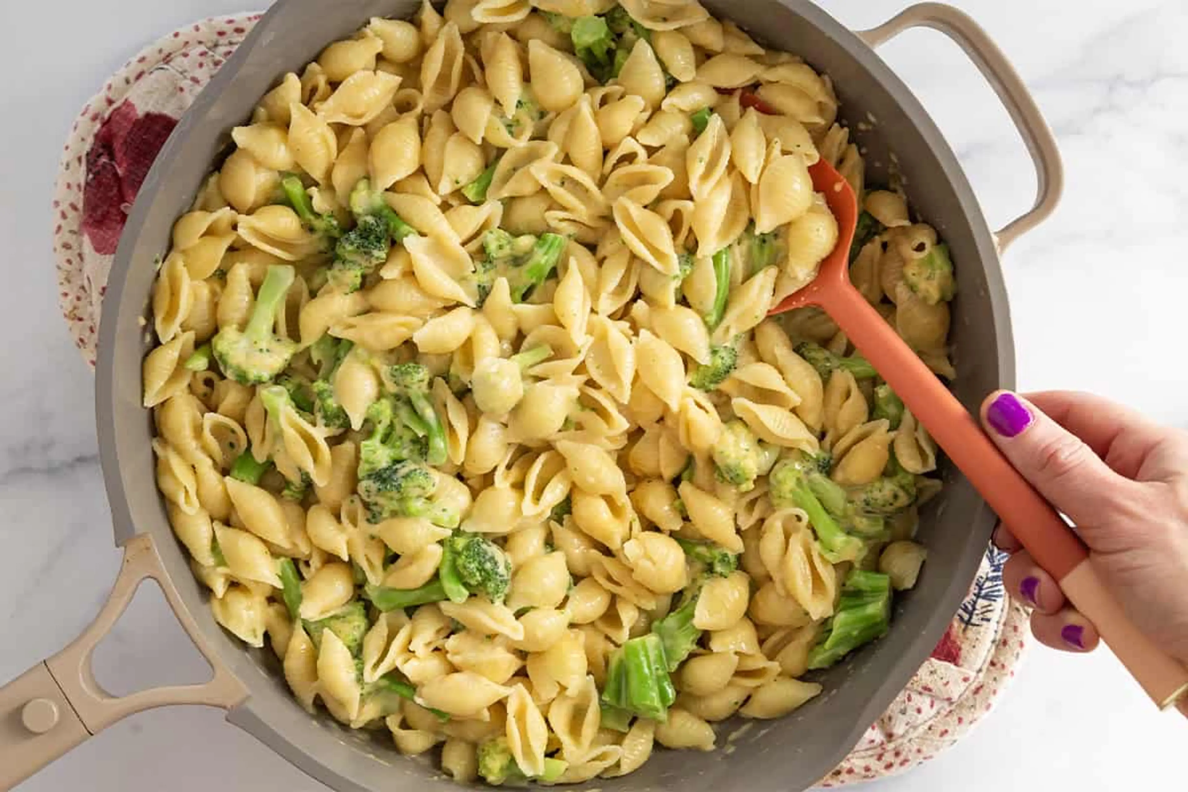 Creamy Broccoli Cheddar Pasta