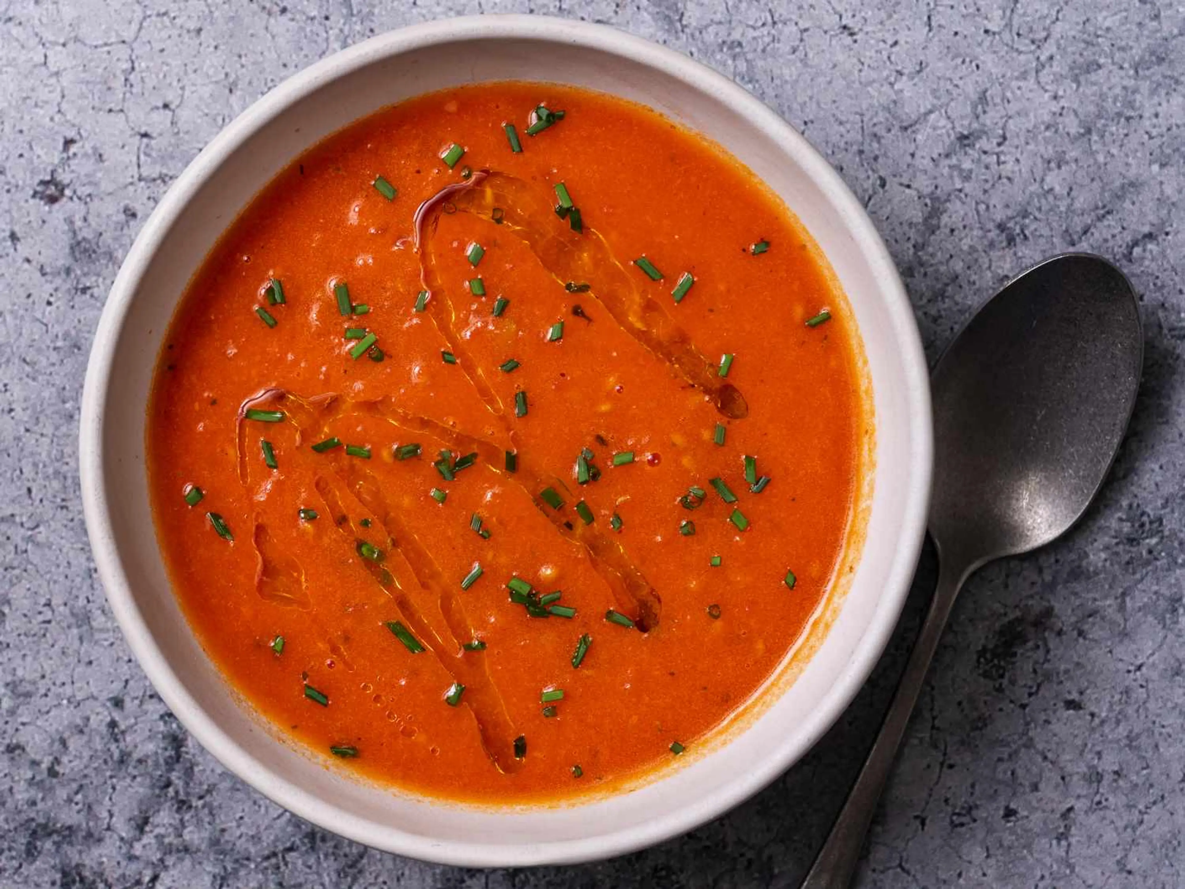 15-Minute Creamy Tomato Soup (Vegan) Recipe