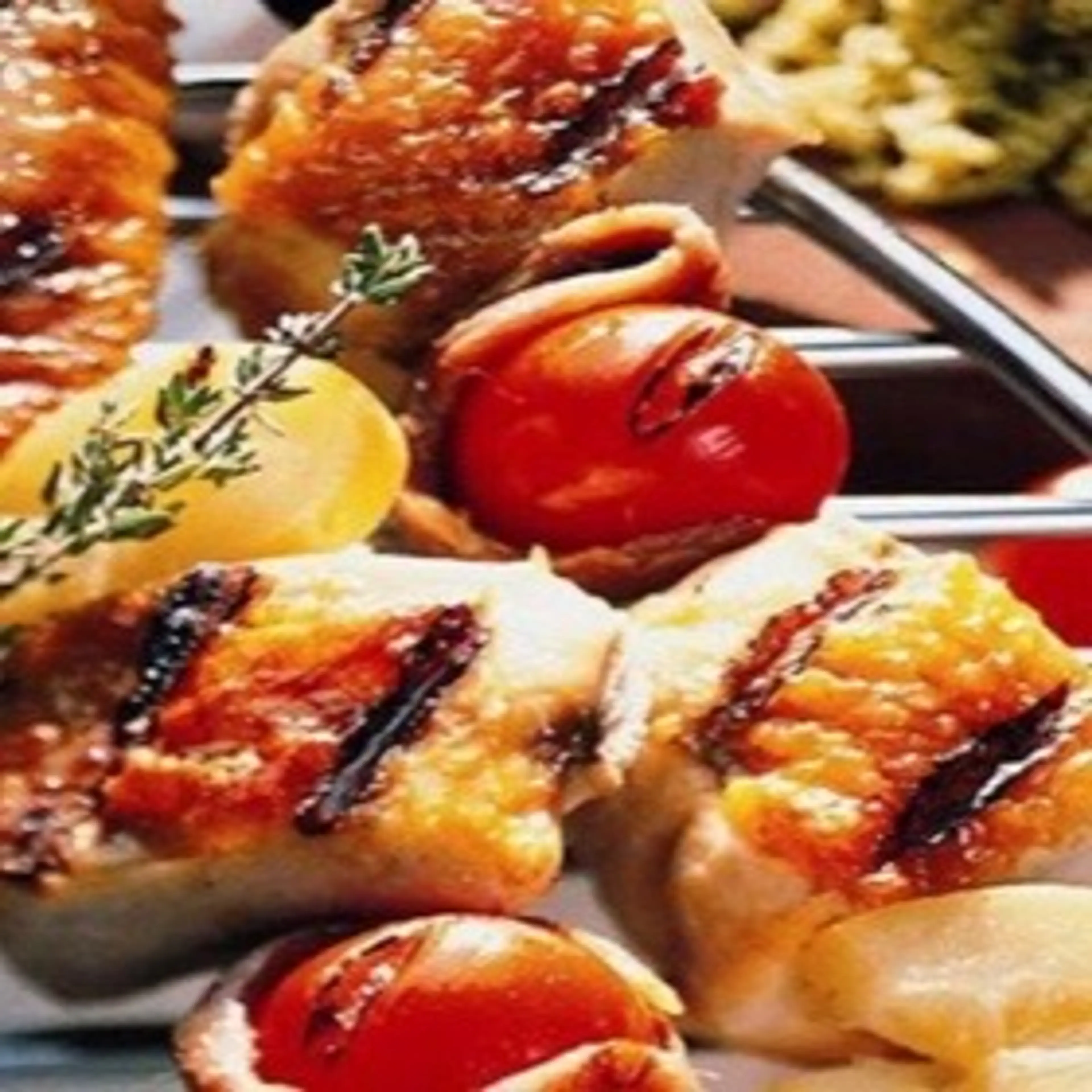 Brochettes De Suprêmes De Pintade Grillées à La Fleur De Thy