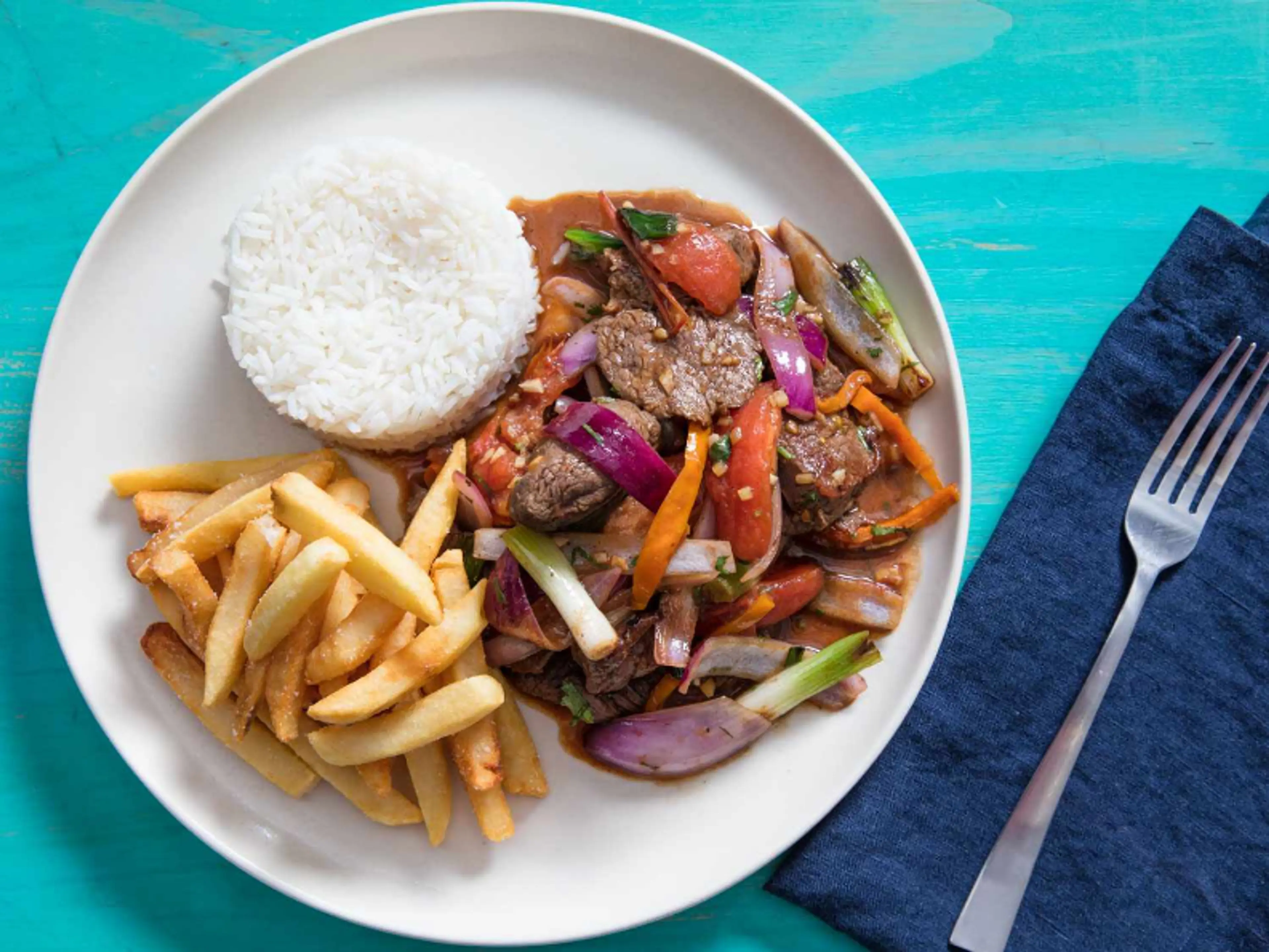 Lomo Saltado (Peruvian Stir-Fried Beef With Onion, Tomatoes,