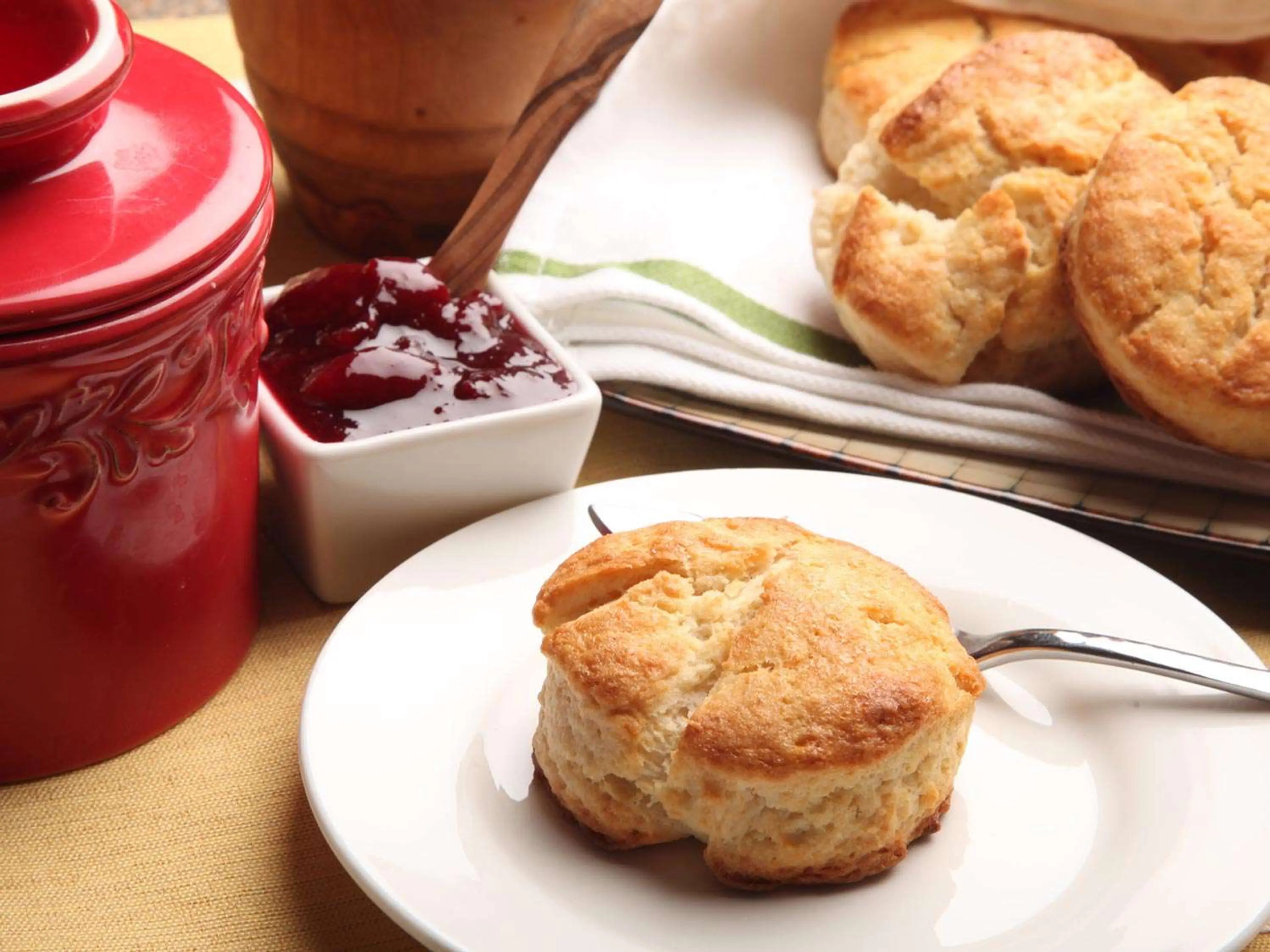 2-Ingredient Cream Biscuits
