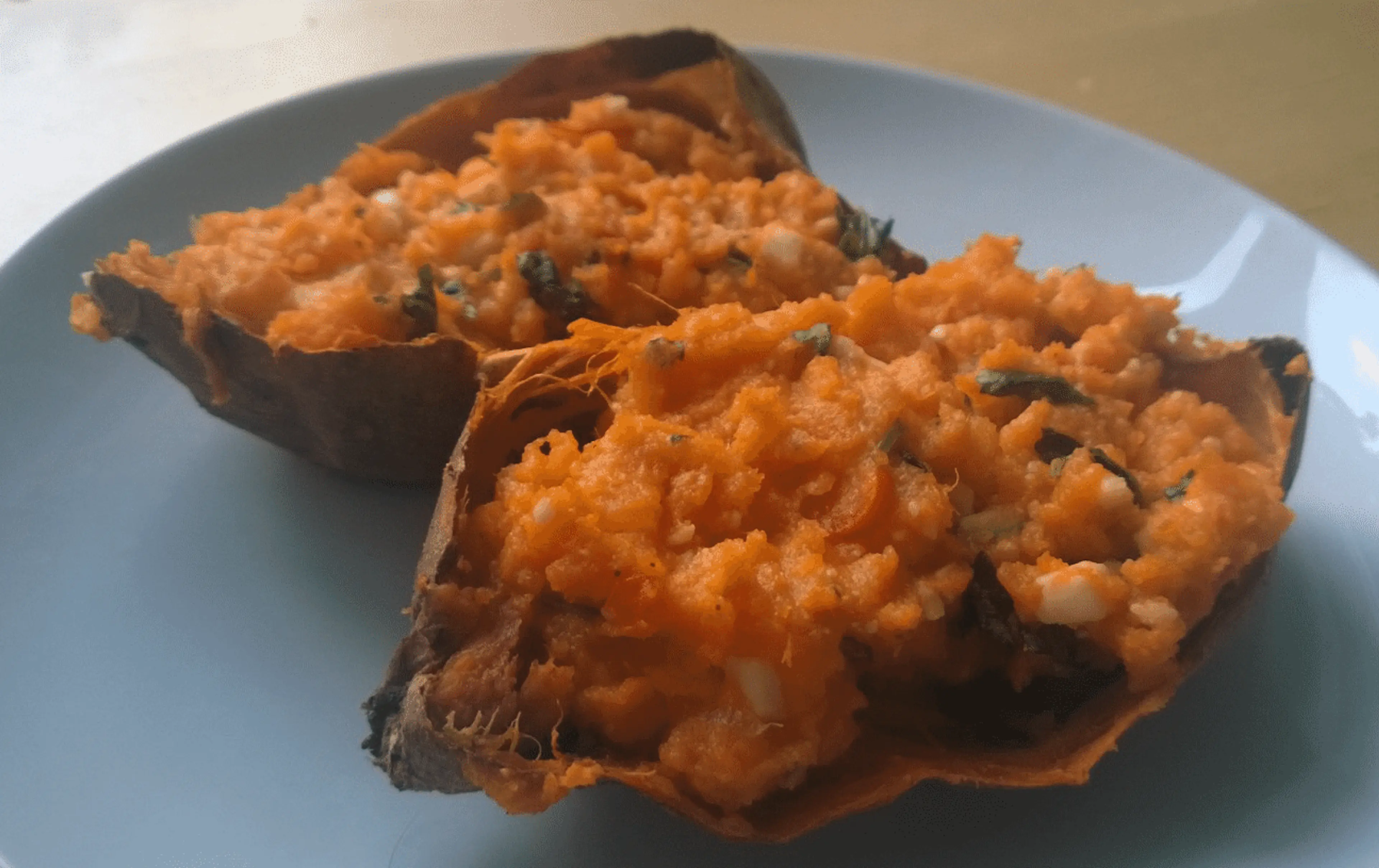 Frisse gepofte zoete aardappel