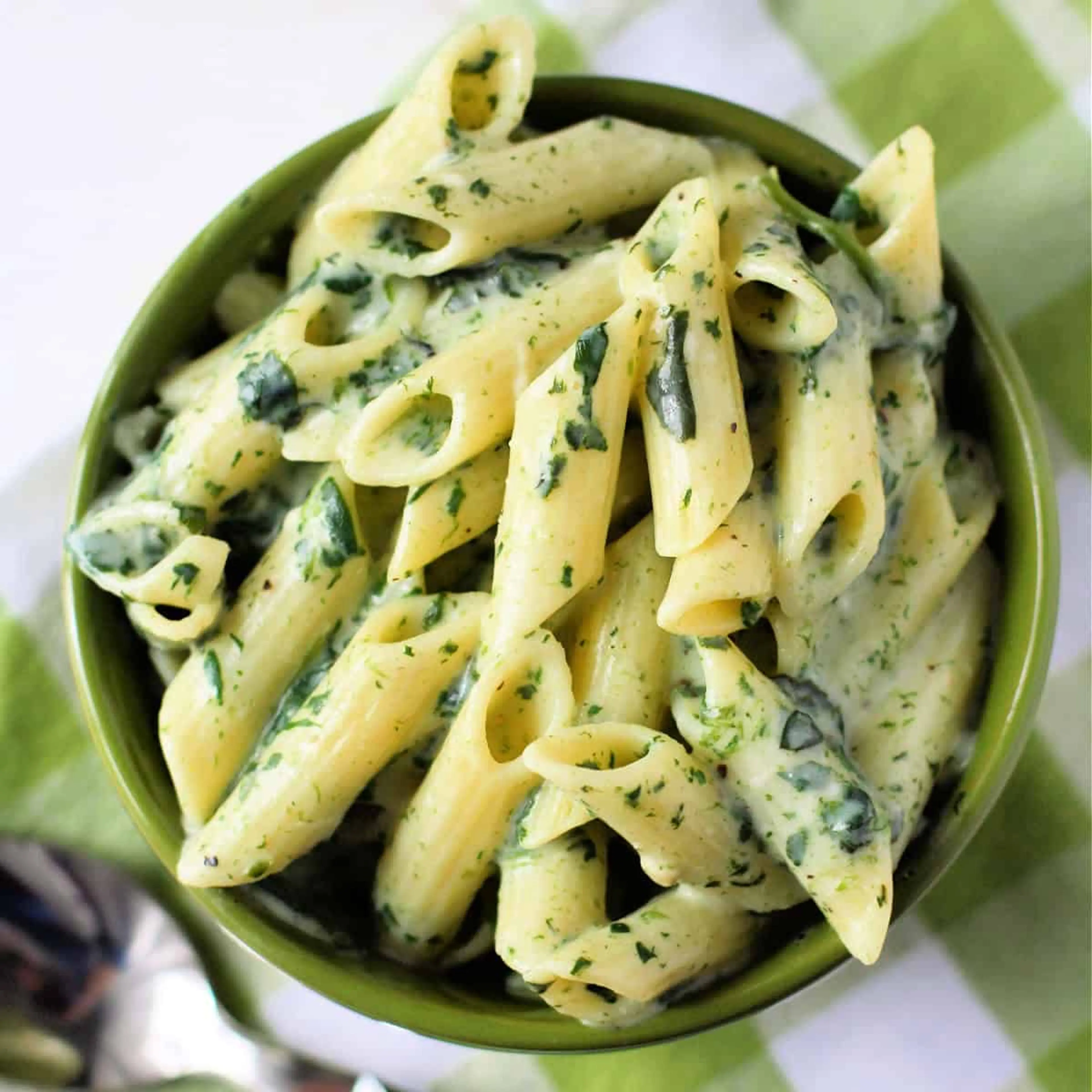 Pasta with Creamy Spinach Sauce