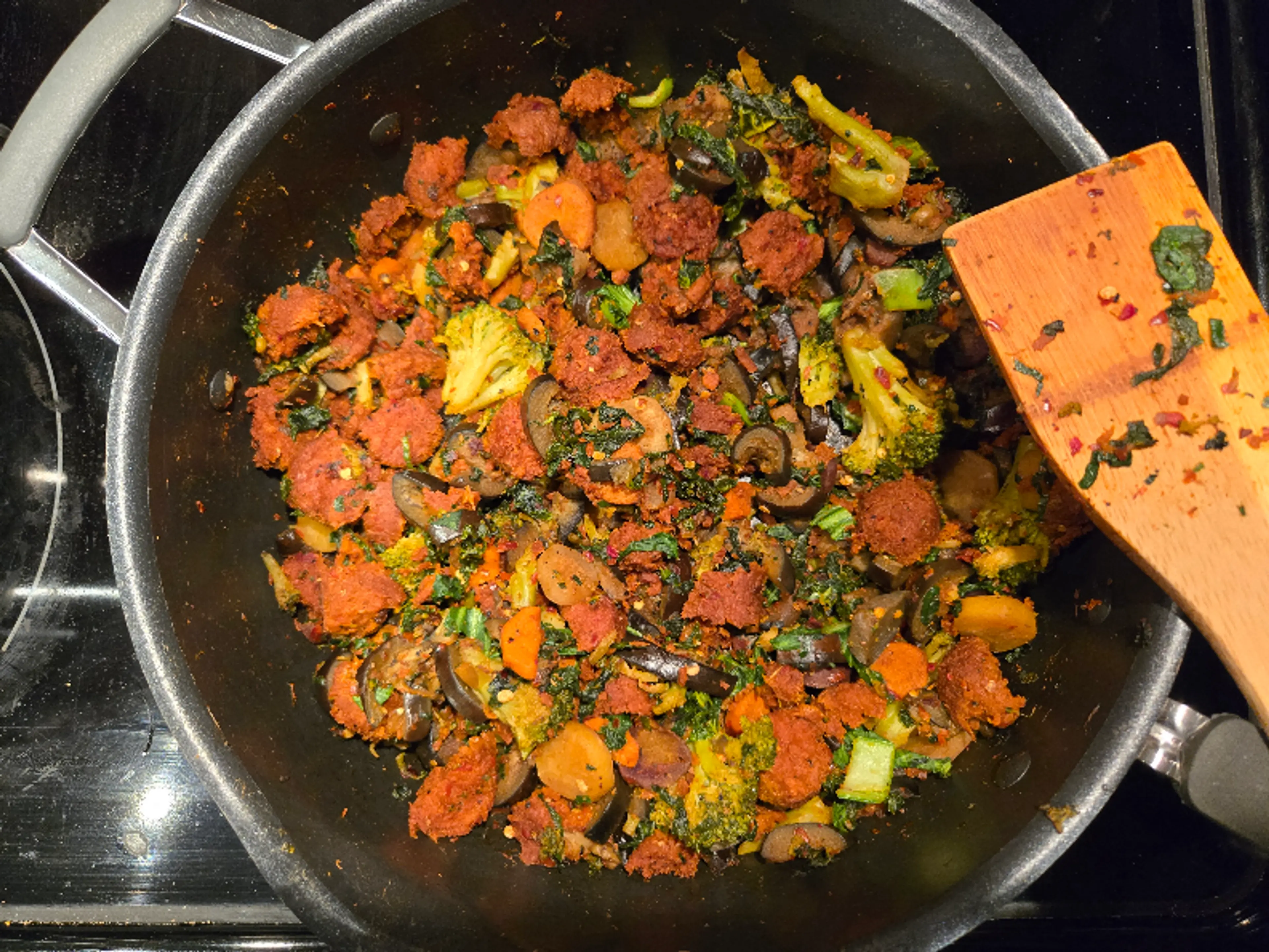 Saucisses vegan et légumes